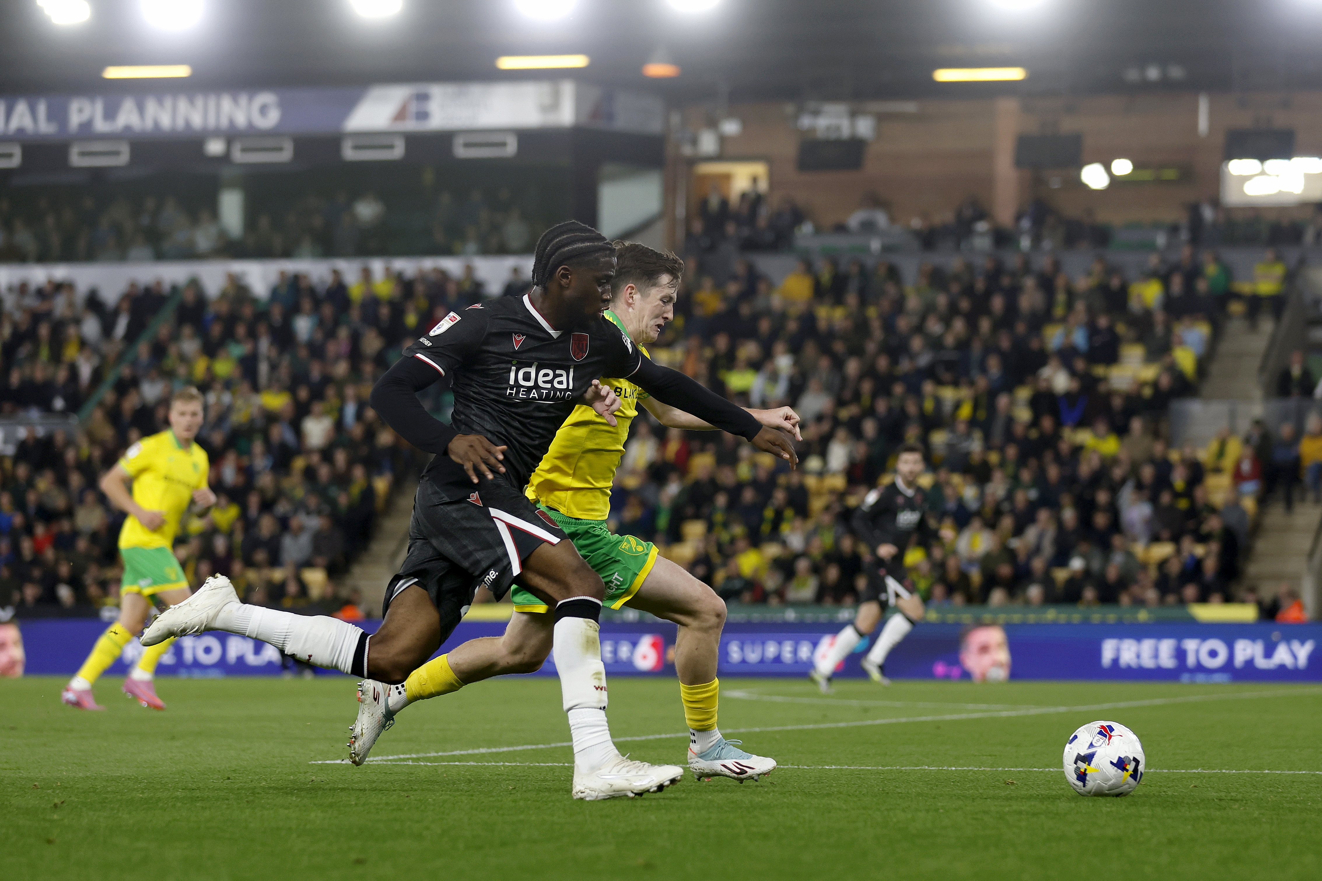 Samuel Iling-Junior running with the ball against Norwich 