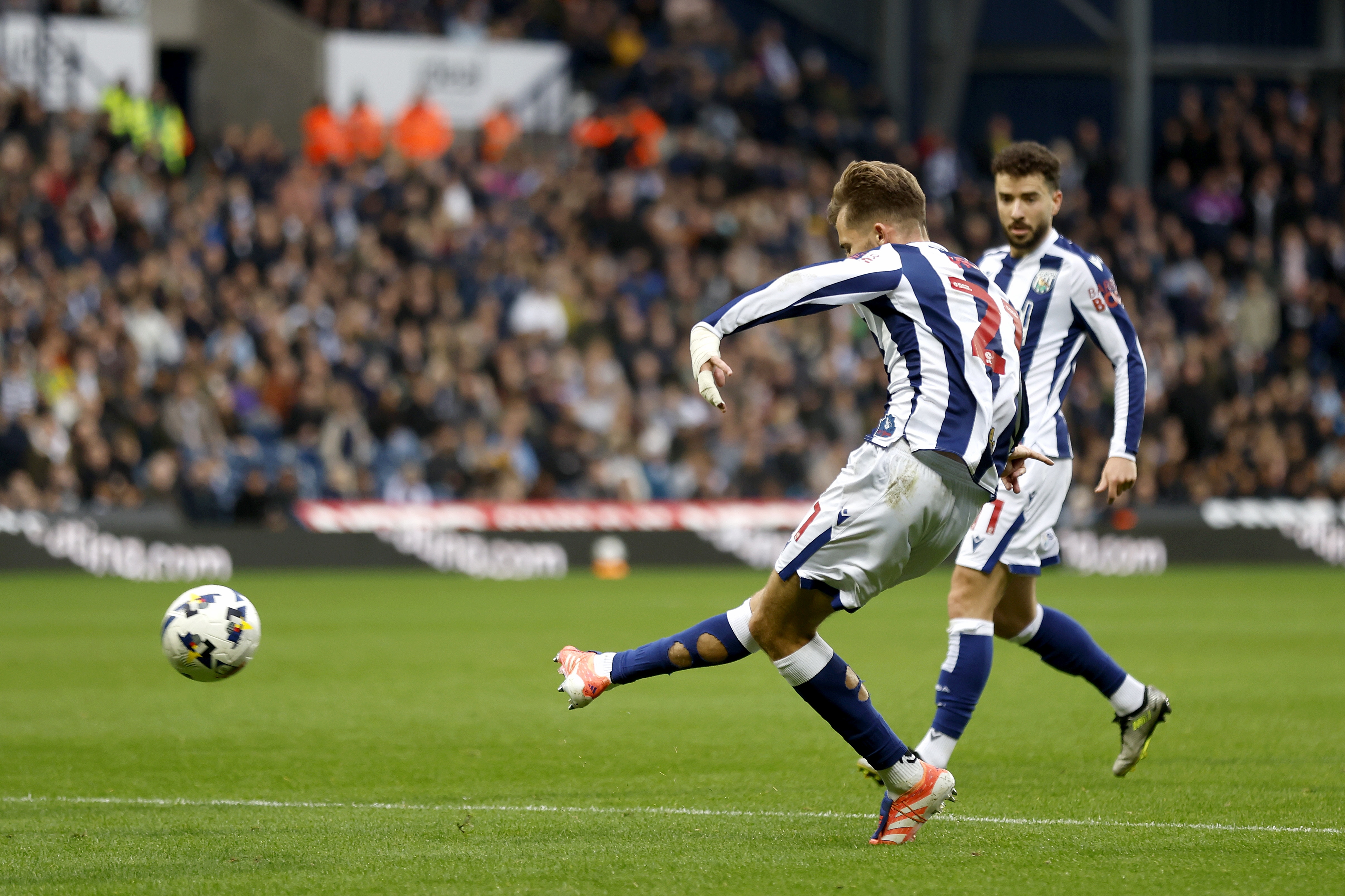 Isaac Price shooting and scoring against PNE