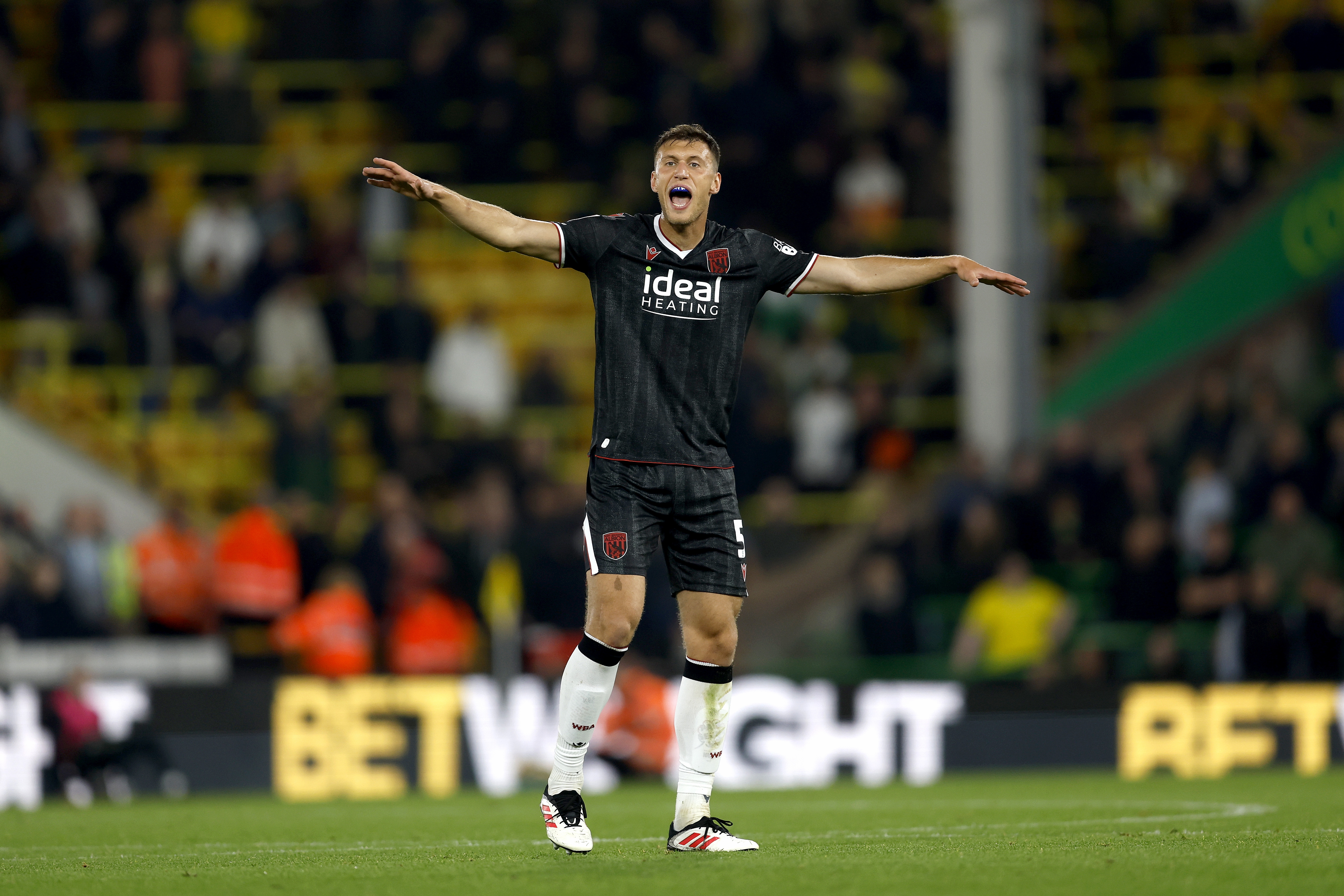 Krystian Bielik shouting during the game against Norwich 