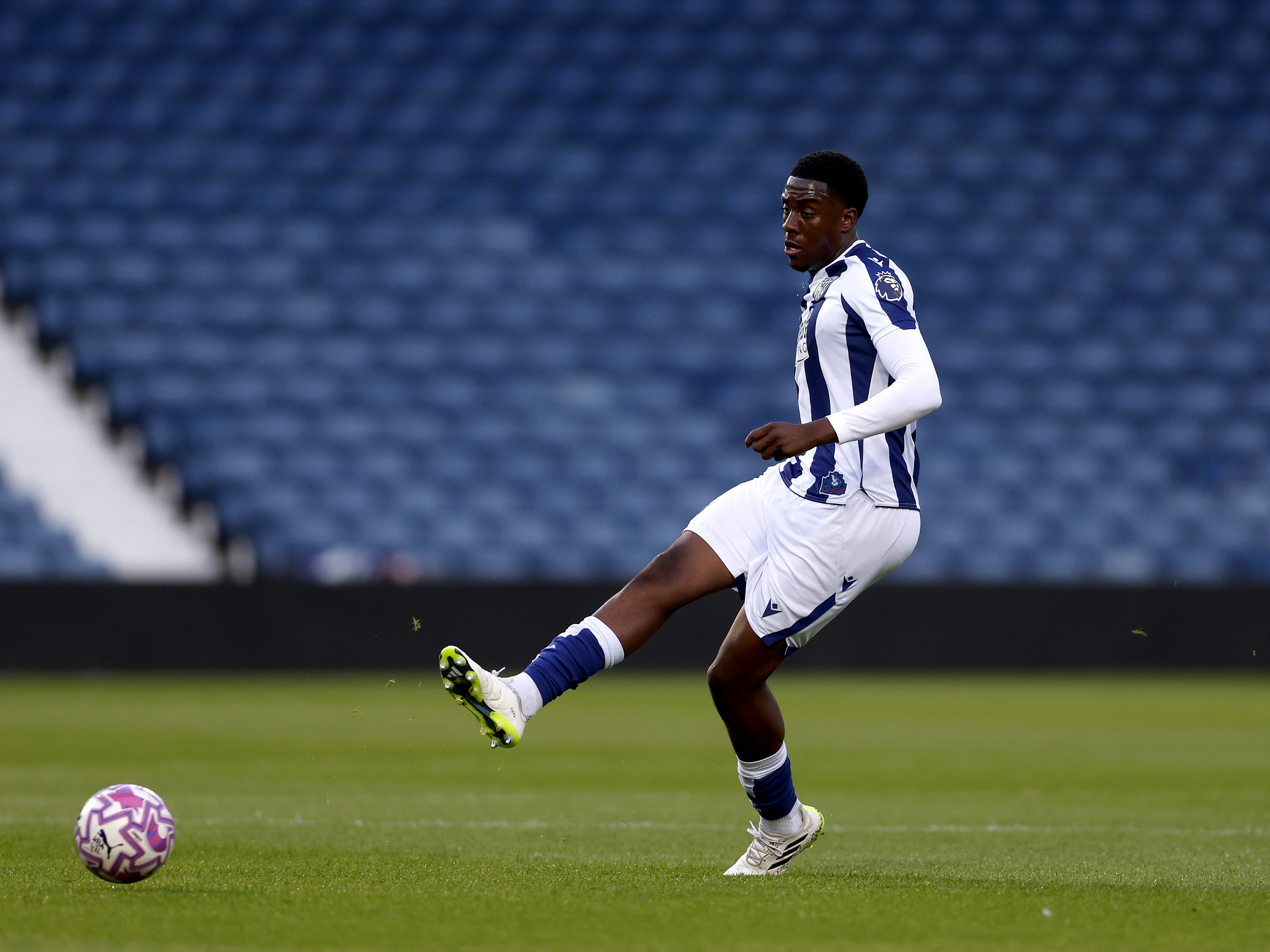 A photo of Albion U21 midfielder Souleyman Mandey