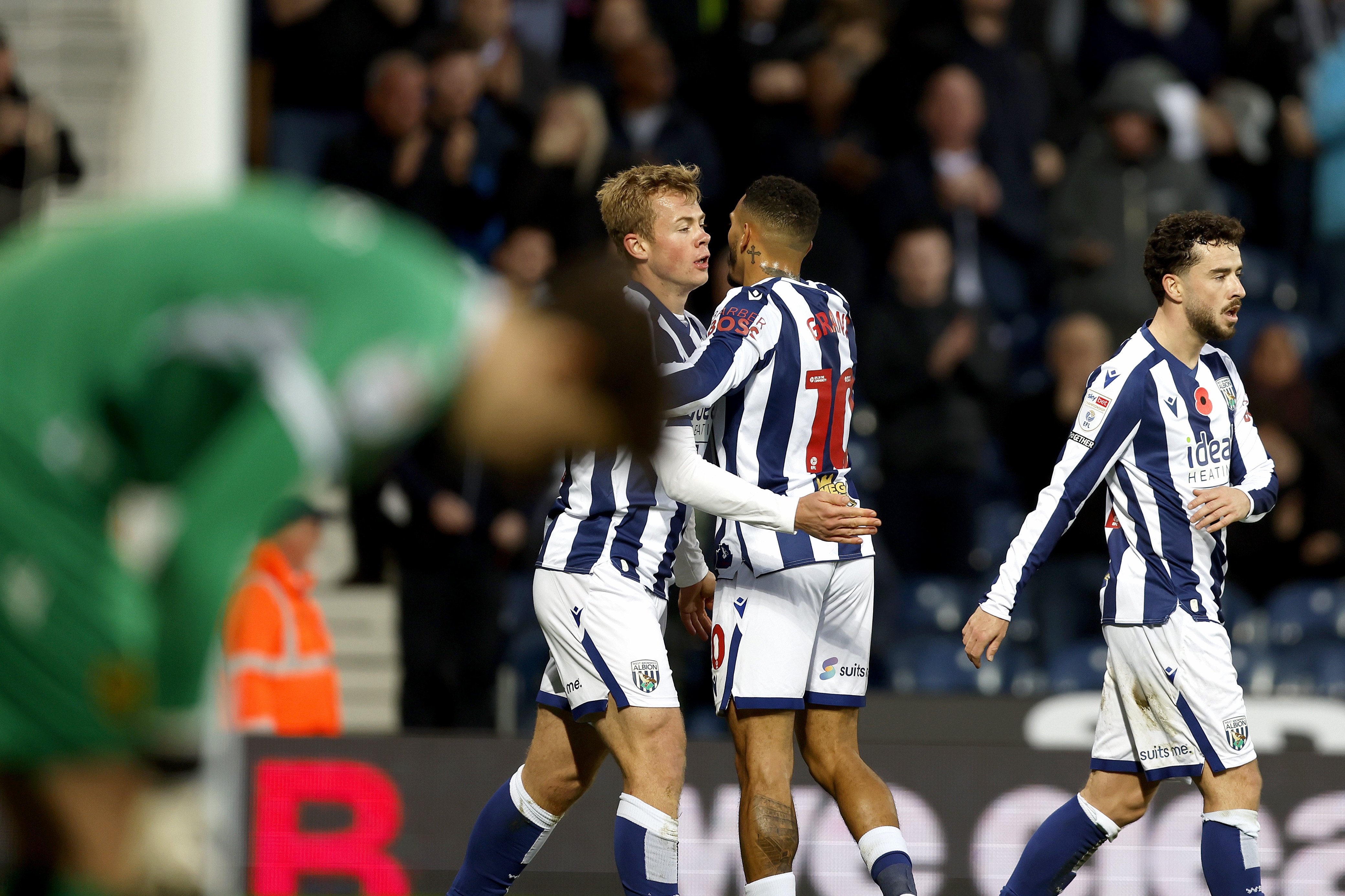 Aune Heggebø celebrates scoring against Oxford with team-mates