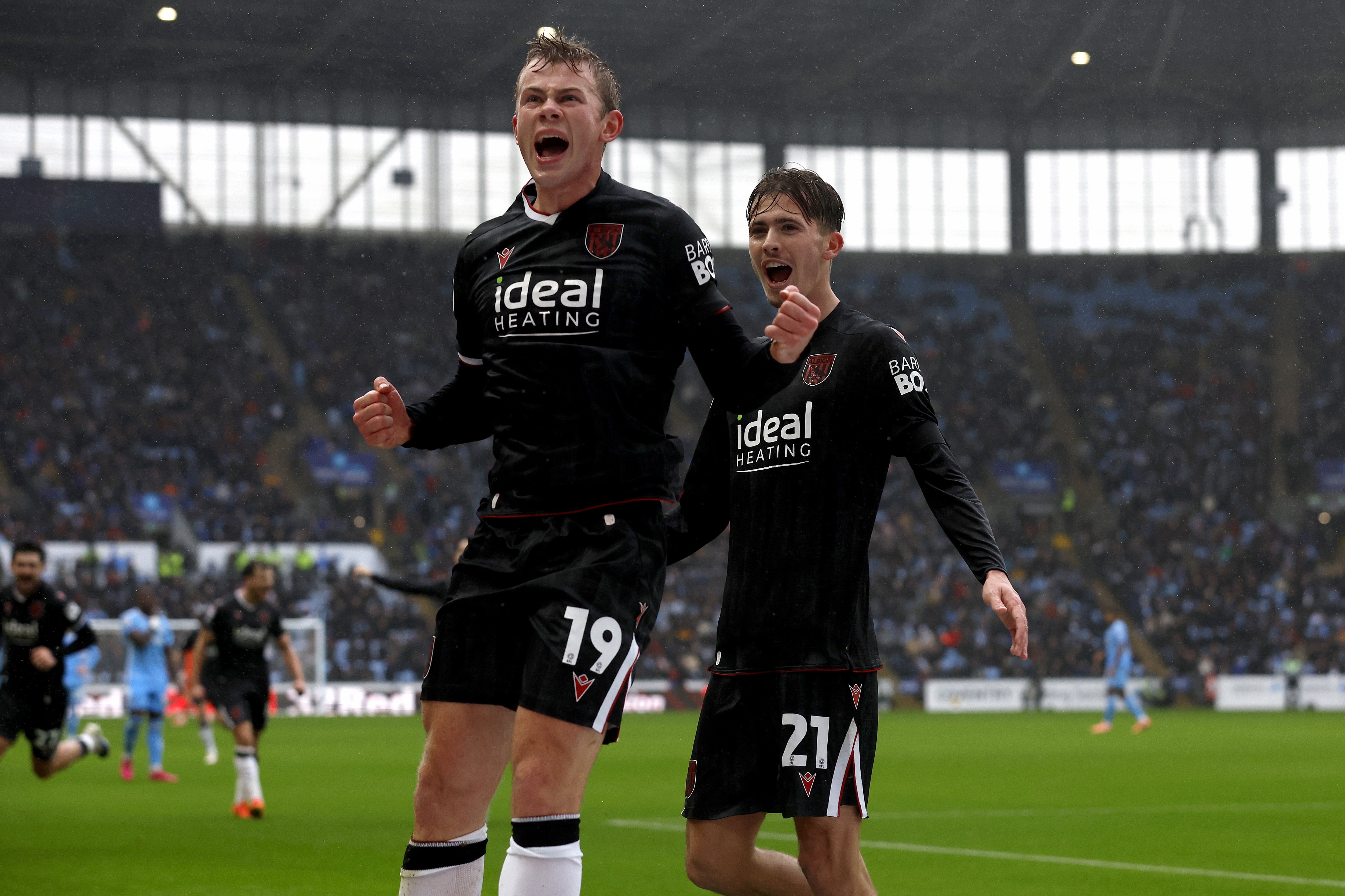Aune Heggebø celebrating against Coventry in the black away kit 