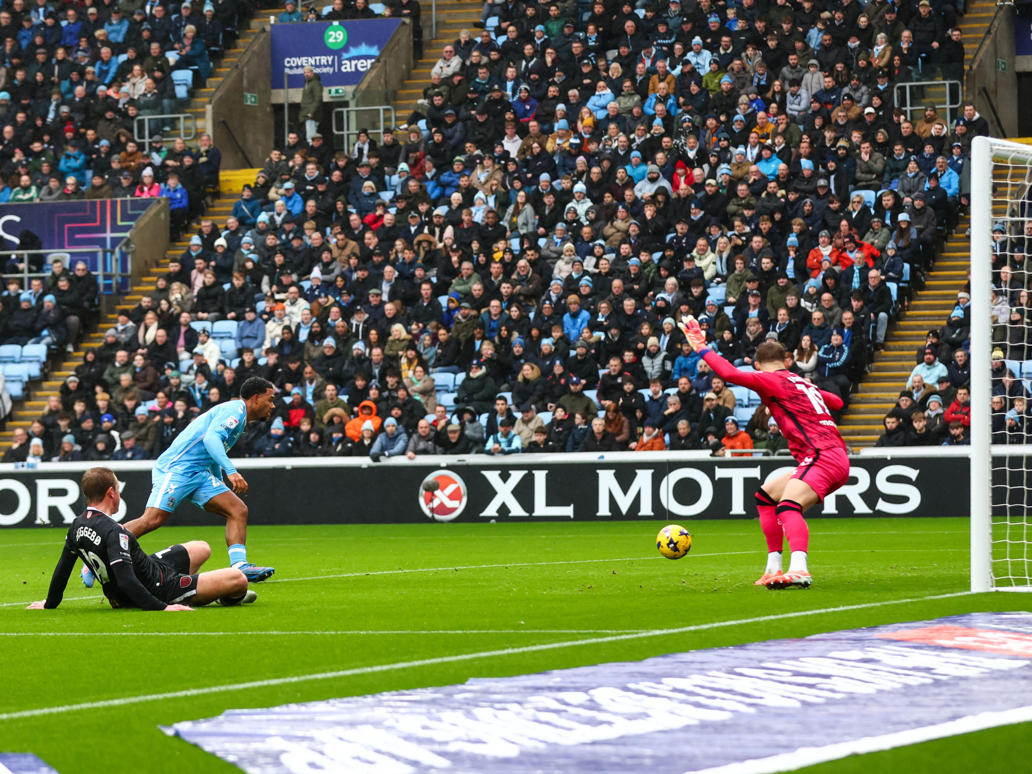 An image of Aune Heggebo scoring against Coventry