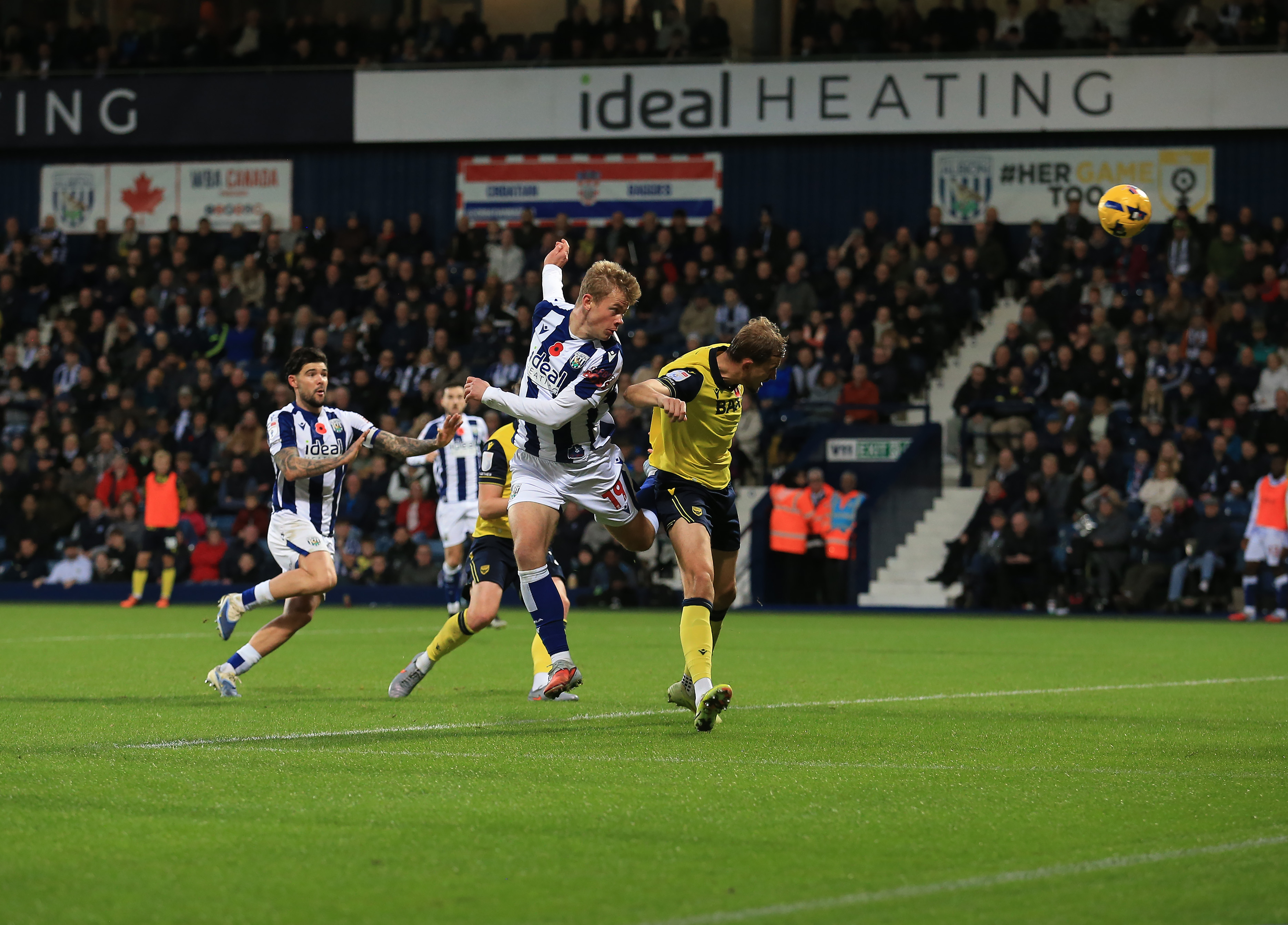 Aune Heggebø scores a header against Oxford 