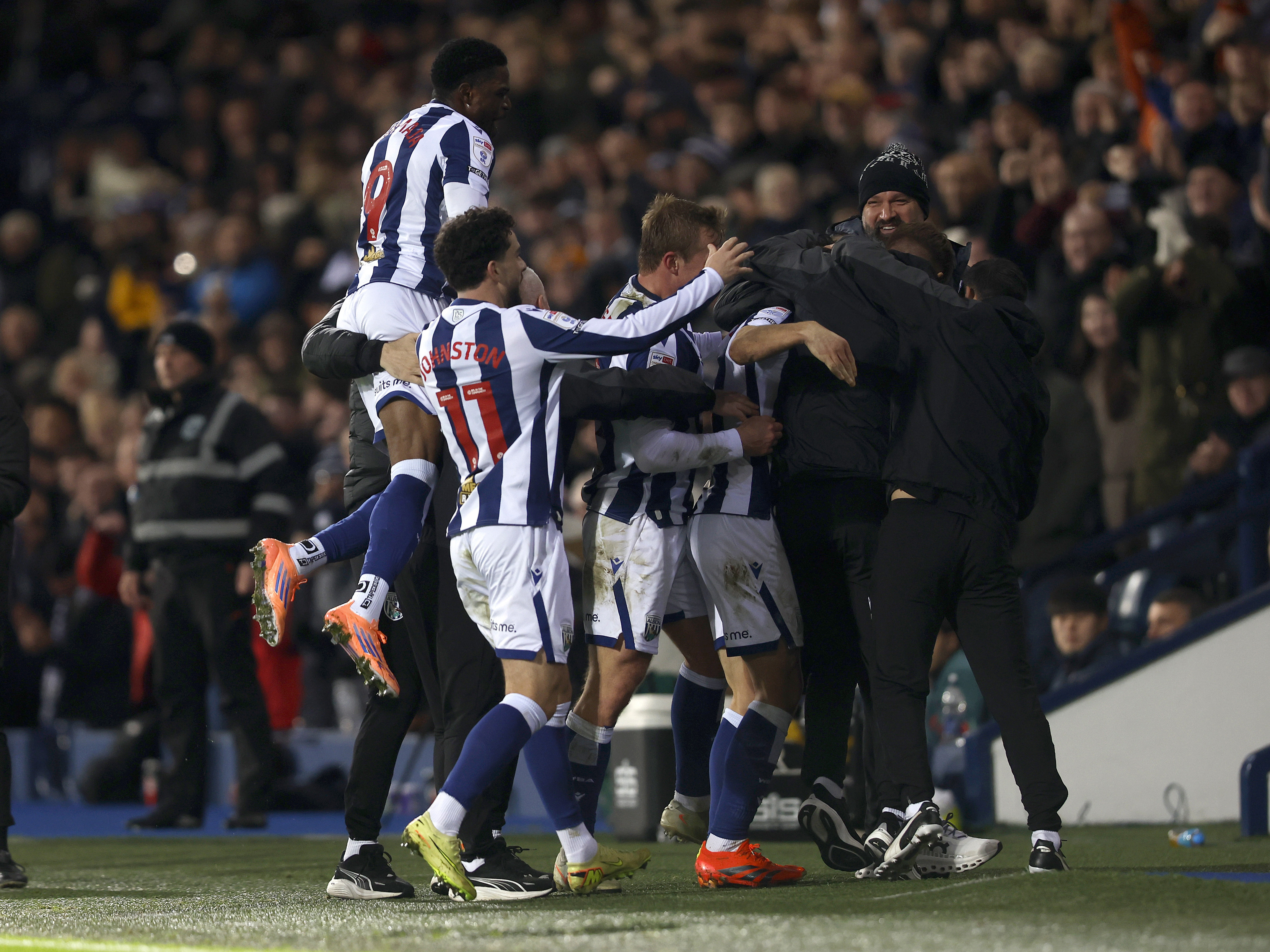 An image of Albion's team and bench celebrating a winning goal against Swansea