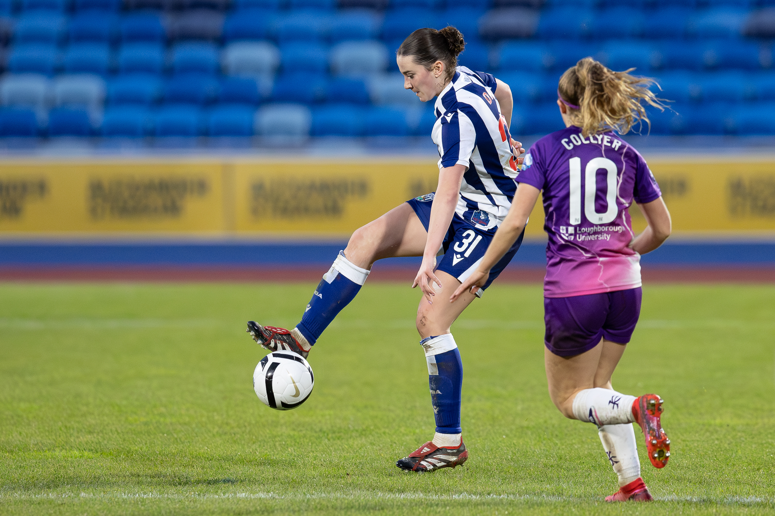 Lucy Day dribbling against Loughborough.