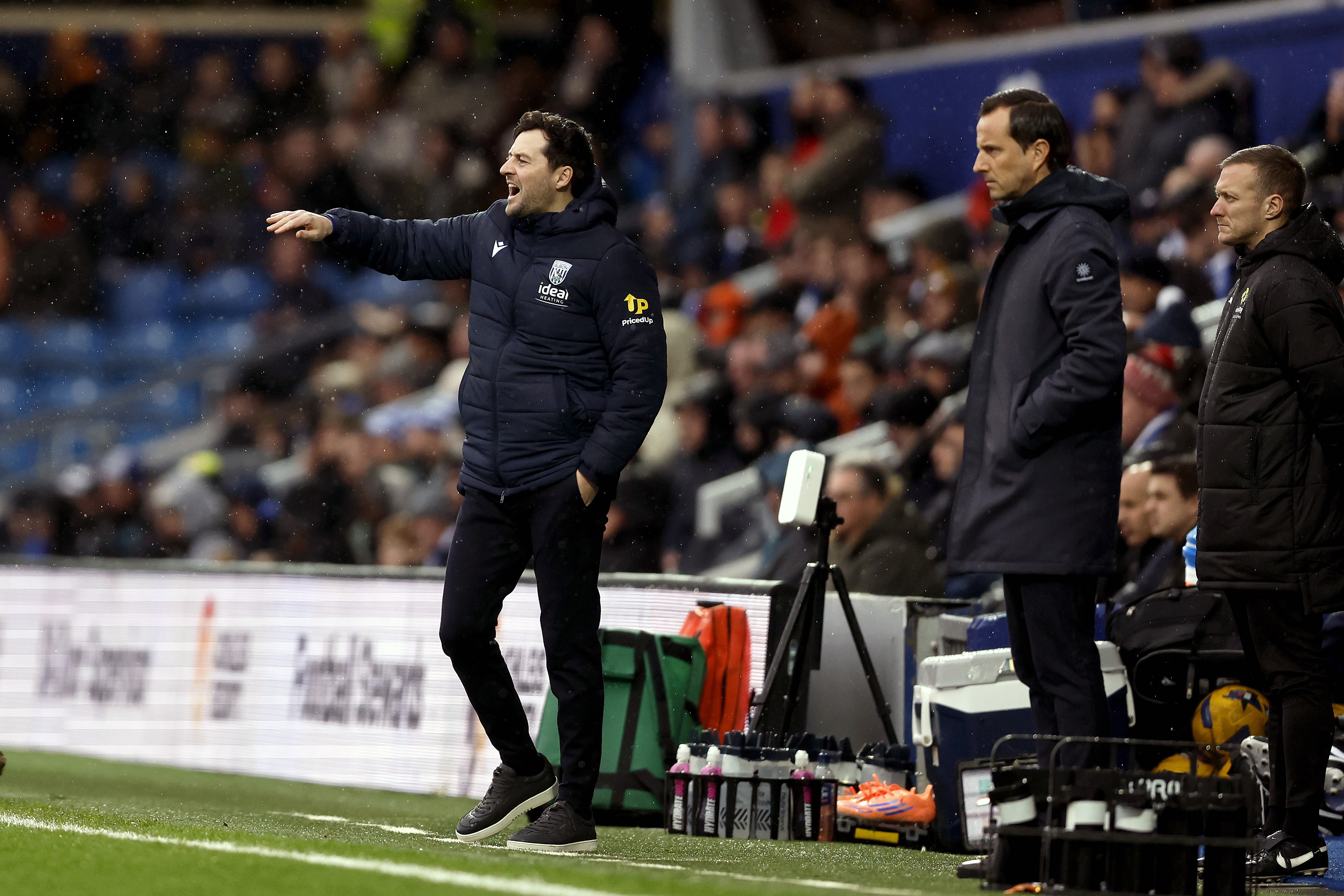 Ryan Mason on the side of the pitch at QPR shouting at players