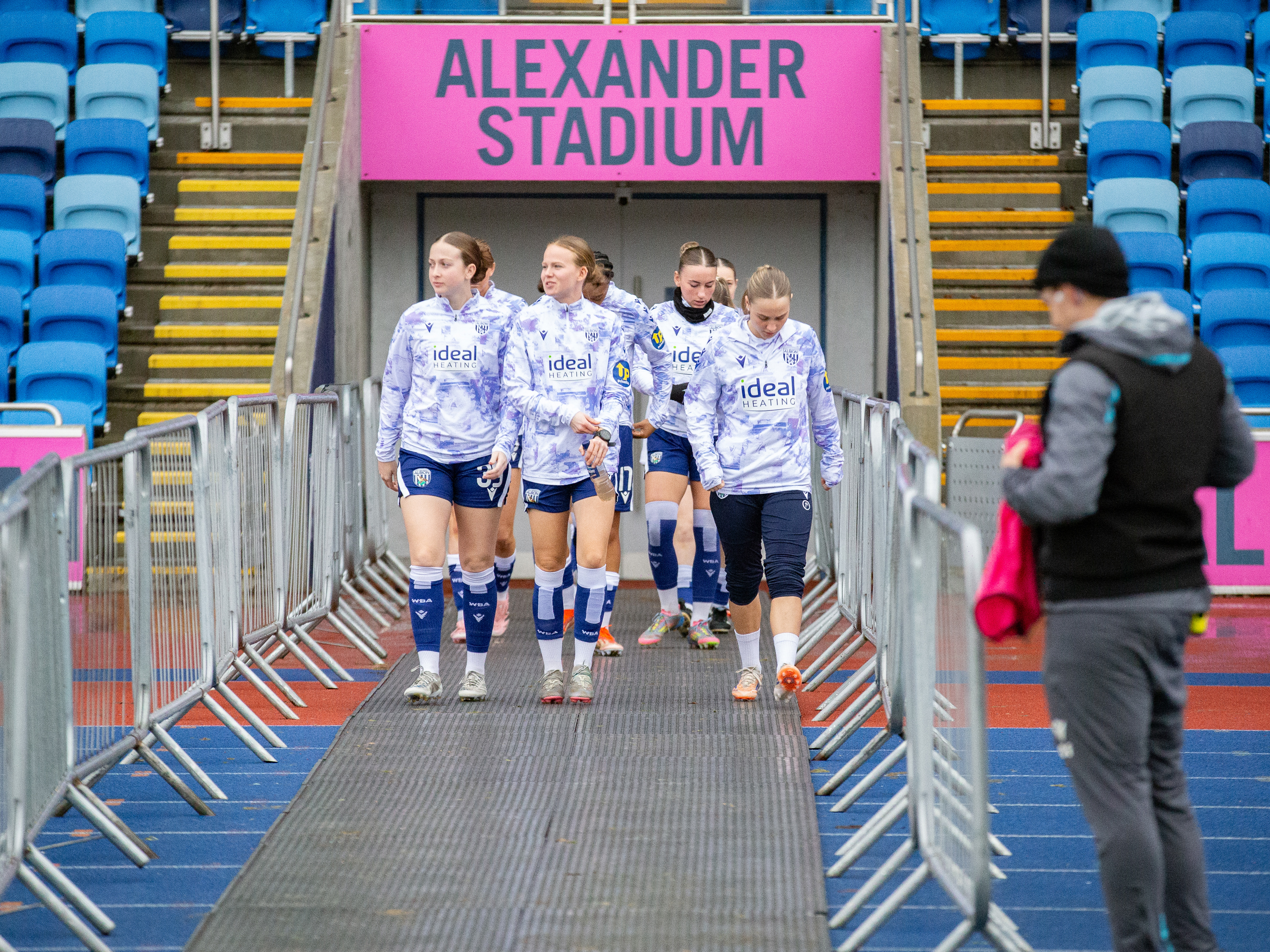 Albion Women lining-up.