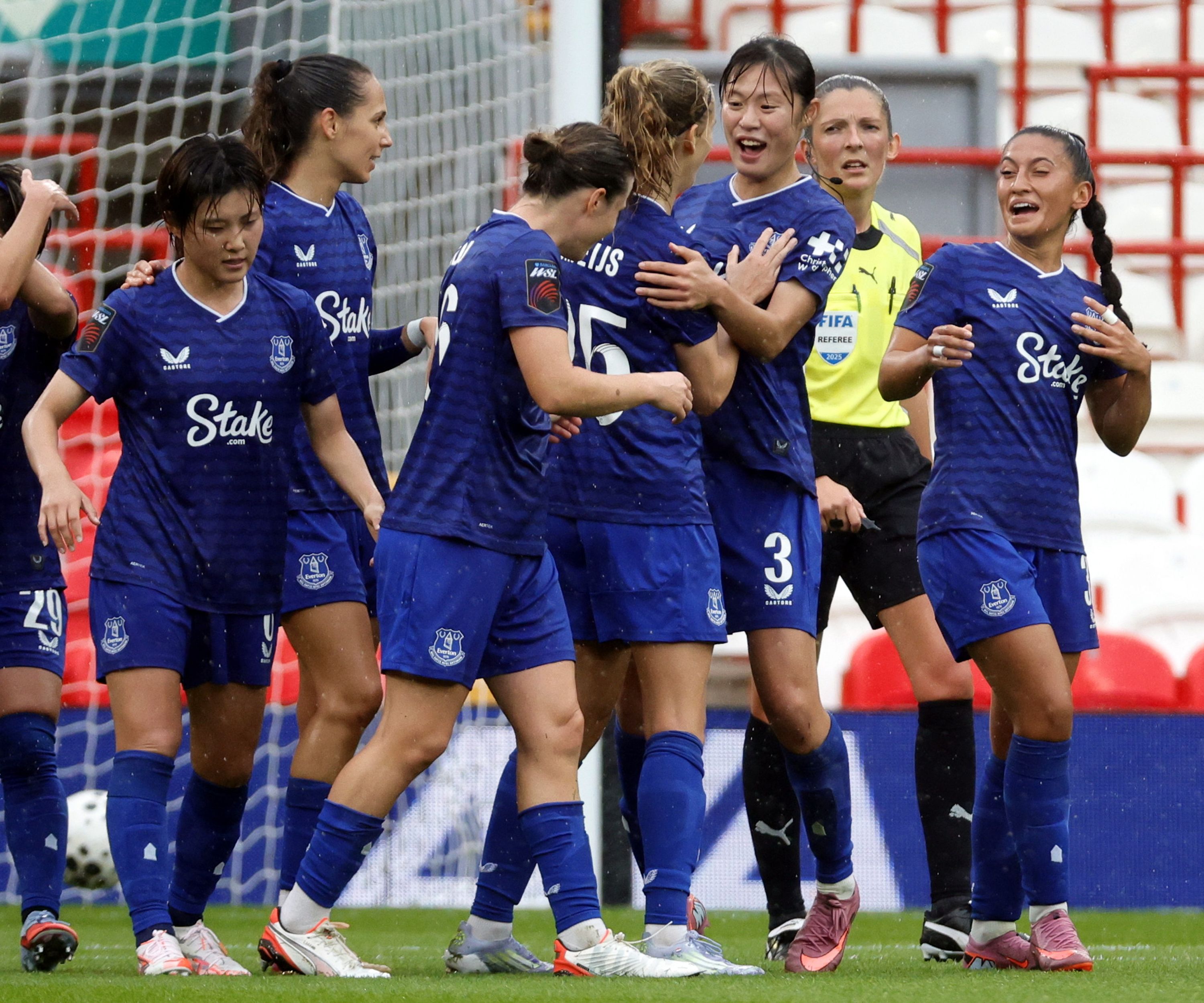 Everton Women celebrating.