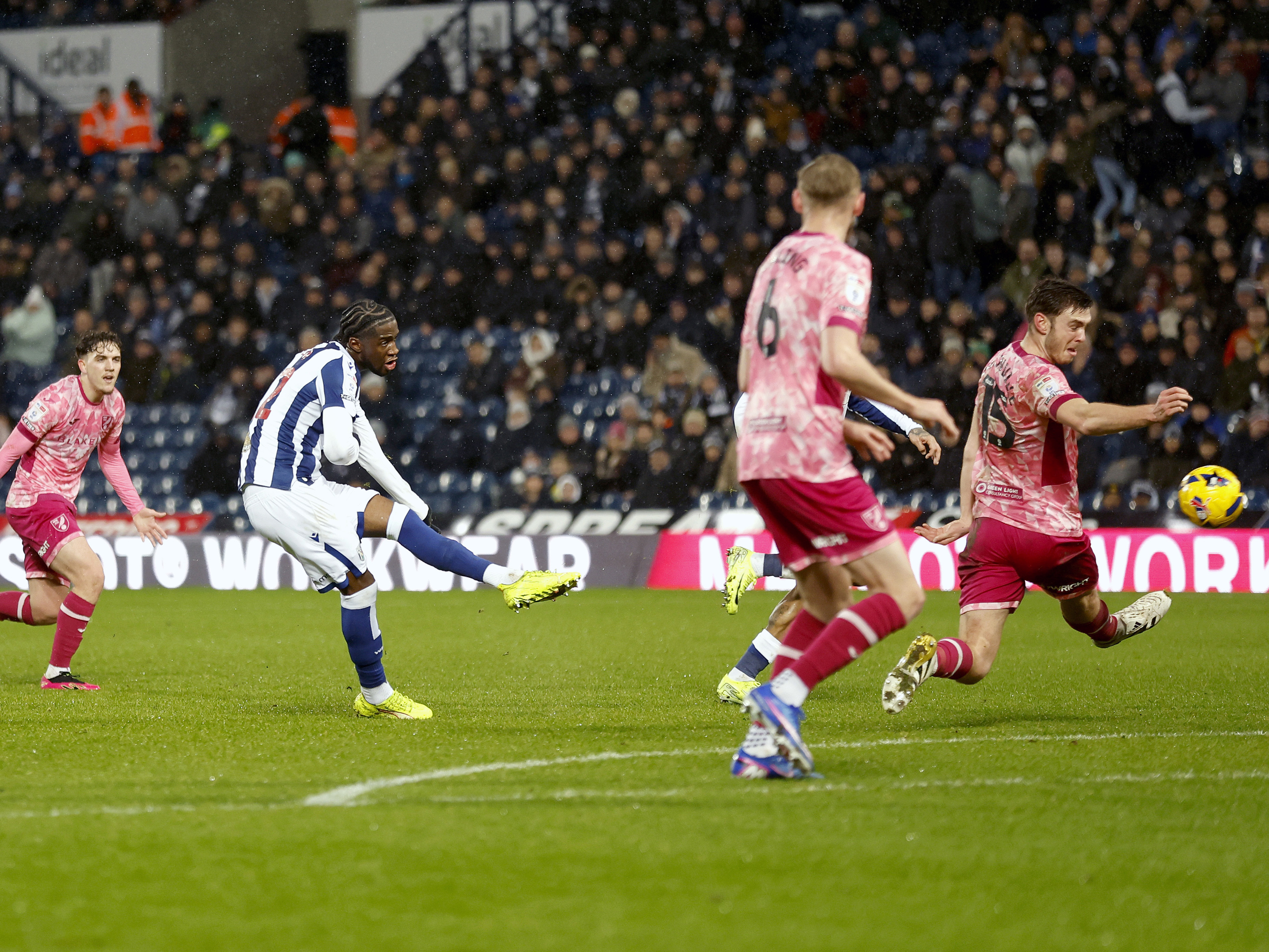 An image of Sam Iling-Junior shooting against Norwich