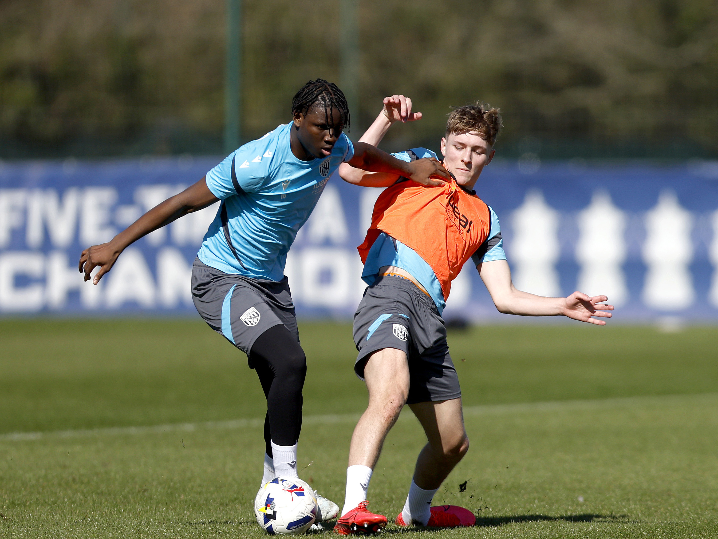 Jamal Jimoh-Aloba and Ollie Bostock fight for the ball during a training session