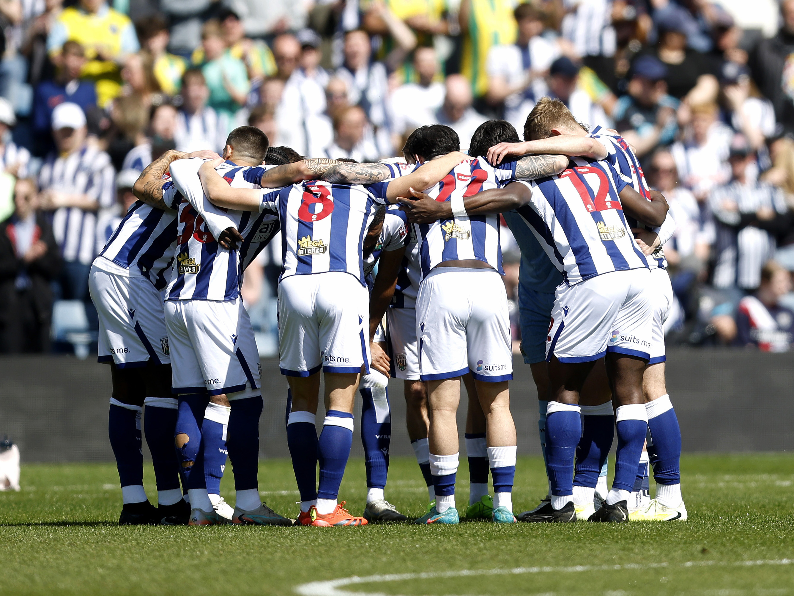 Albion players in a huddle before the Ipswich game 