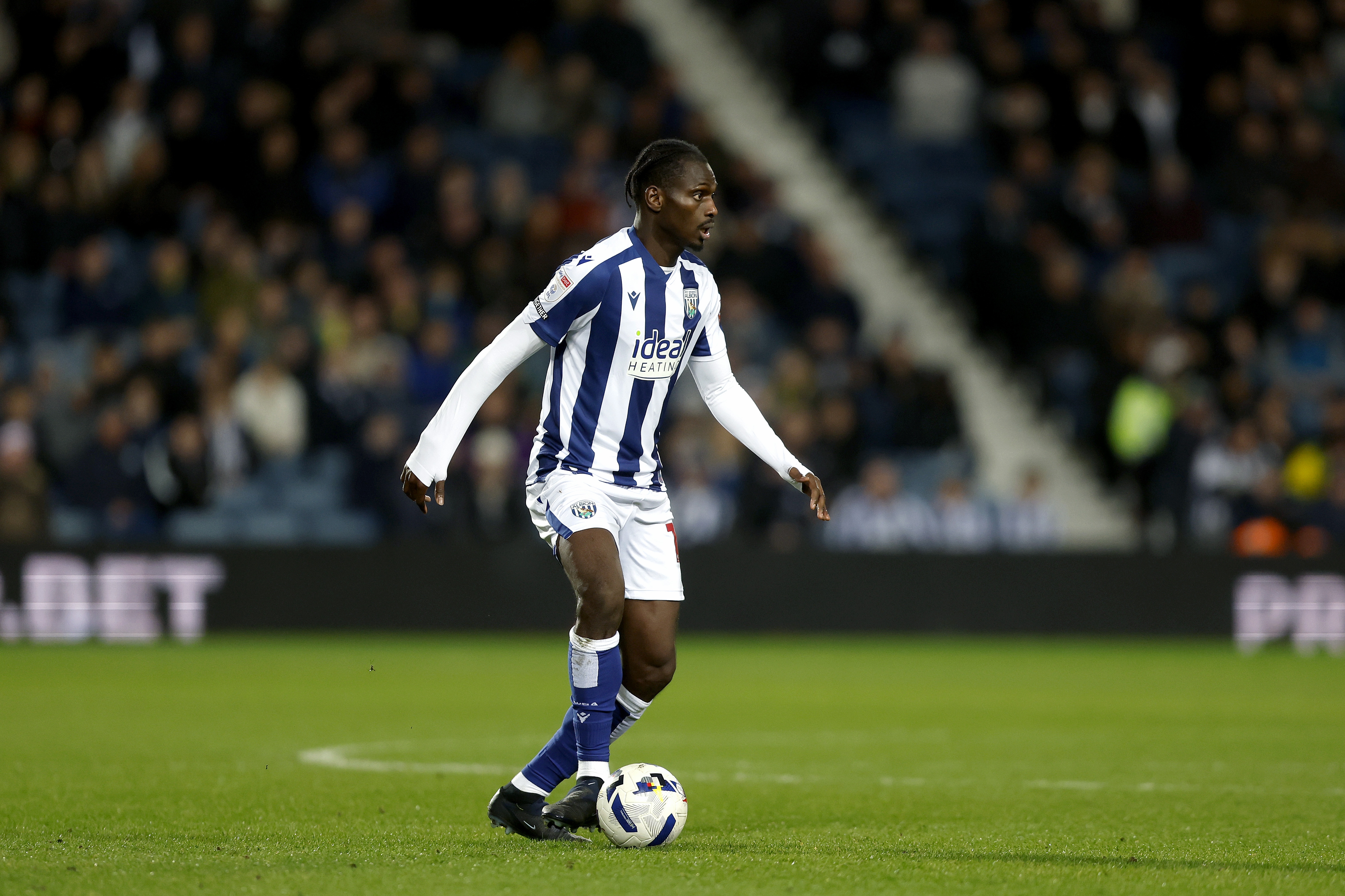 Ousmane Diakité on the ball against Millwall