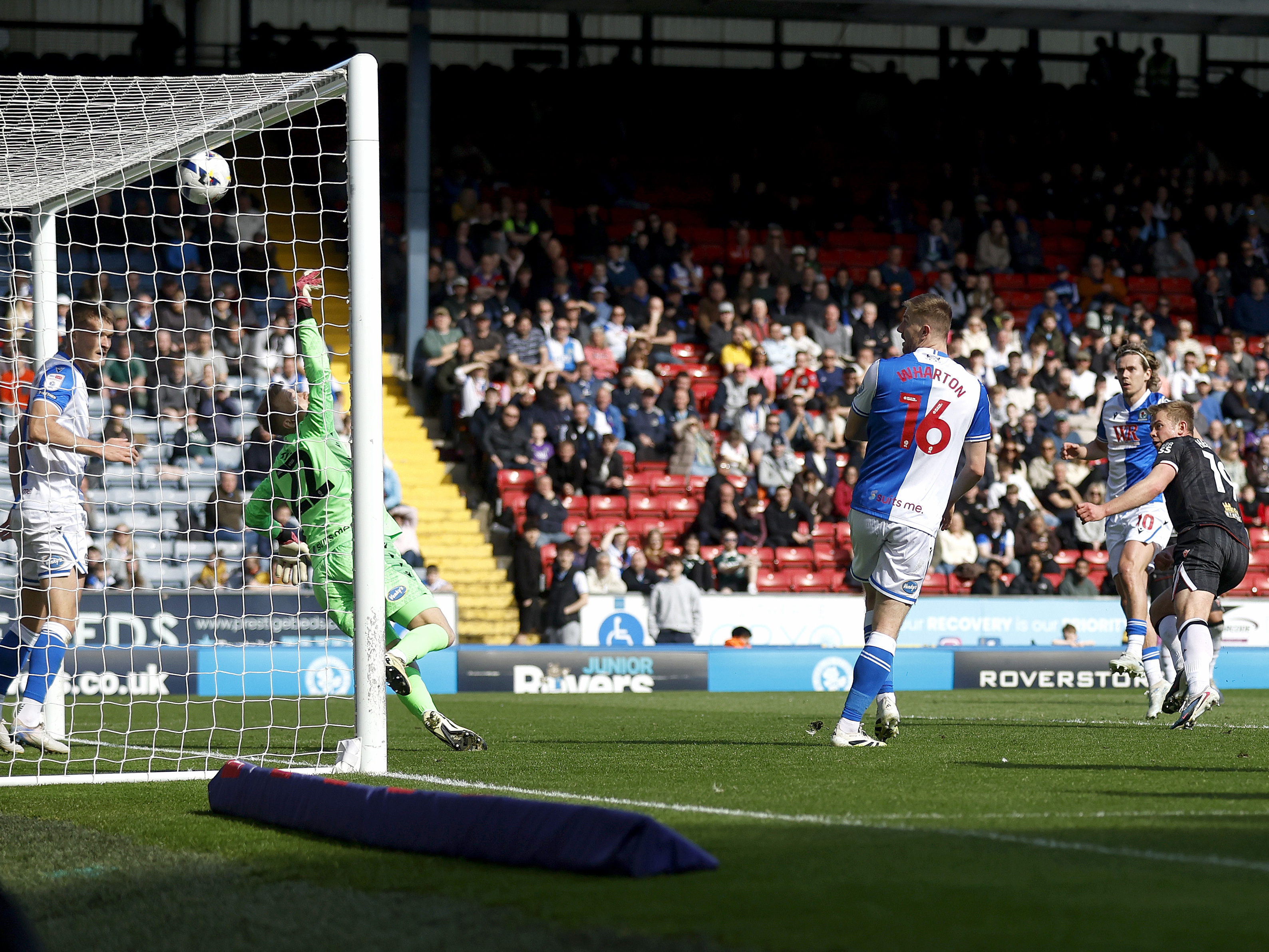 An image of Aune Heggebo hitting the crossbar against Blackburn