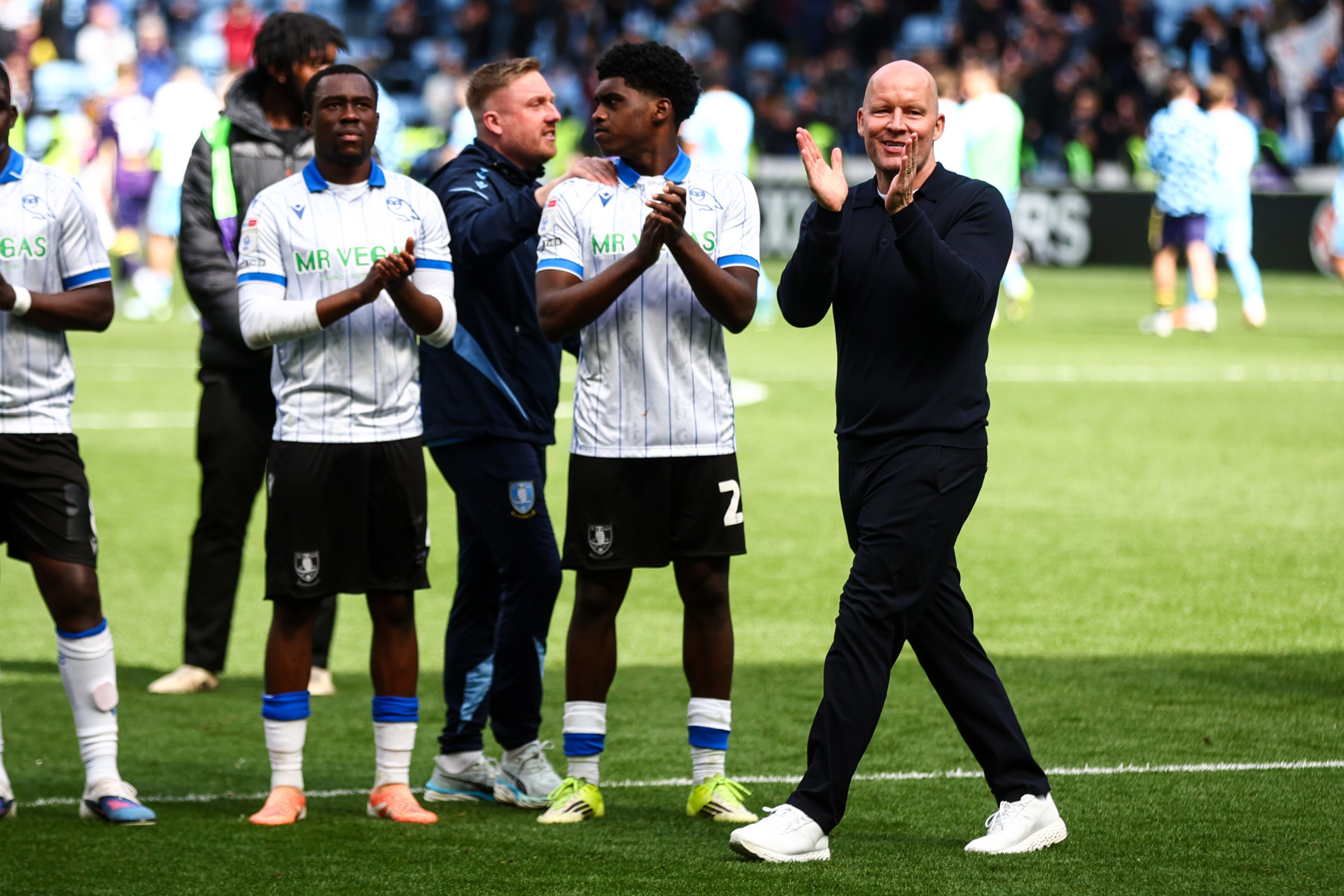 Henrik Pedersen & Sheffield Wednesday players applauding fans after a game 