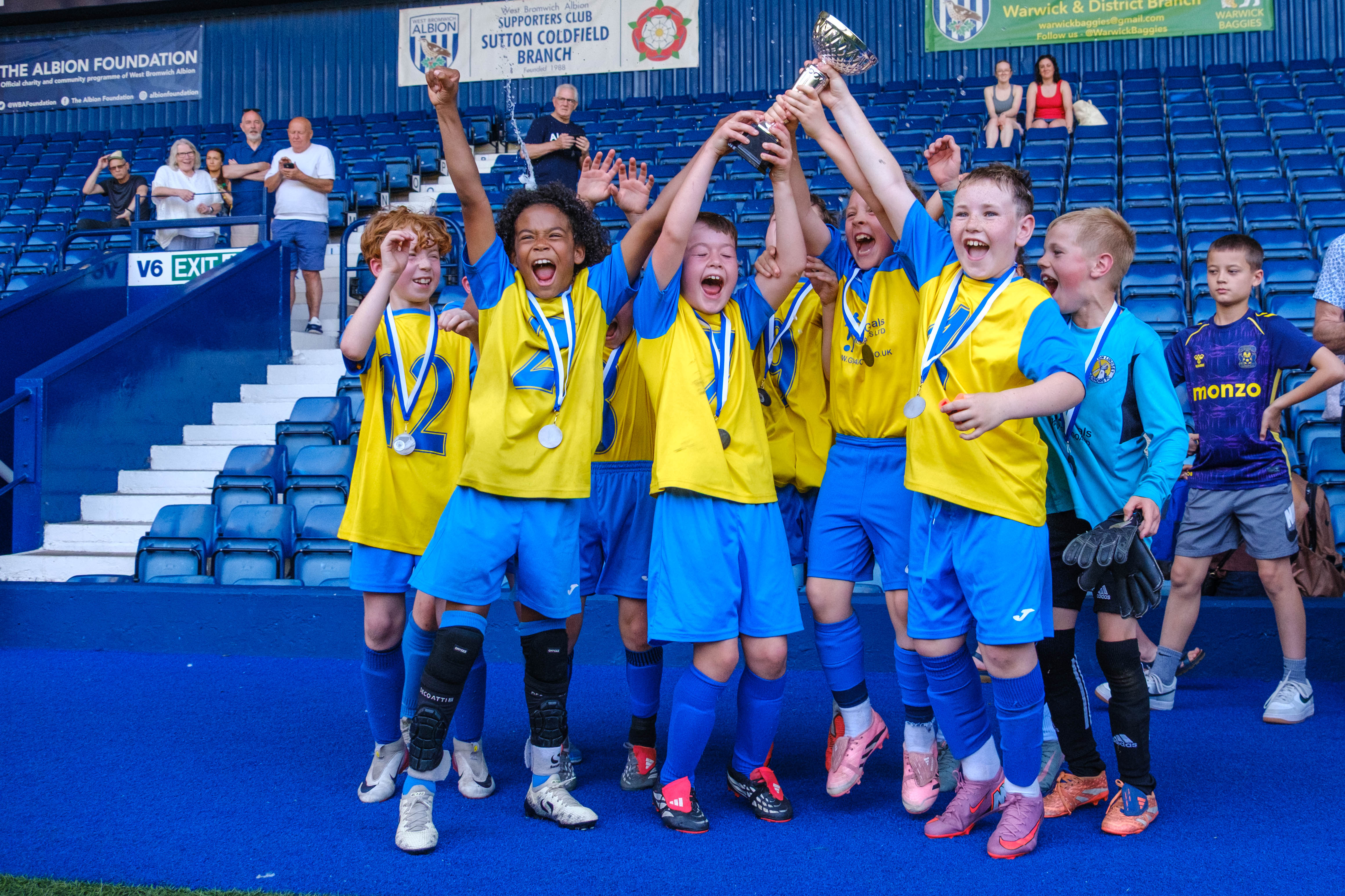 Norton Lindsey Colts lifting the trophy