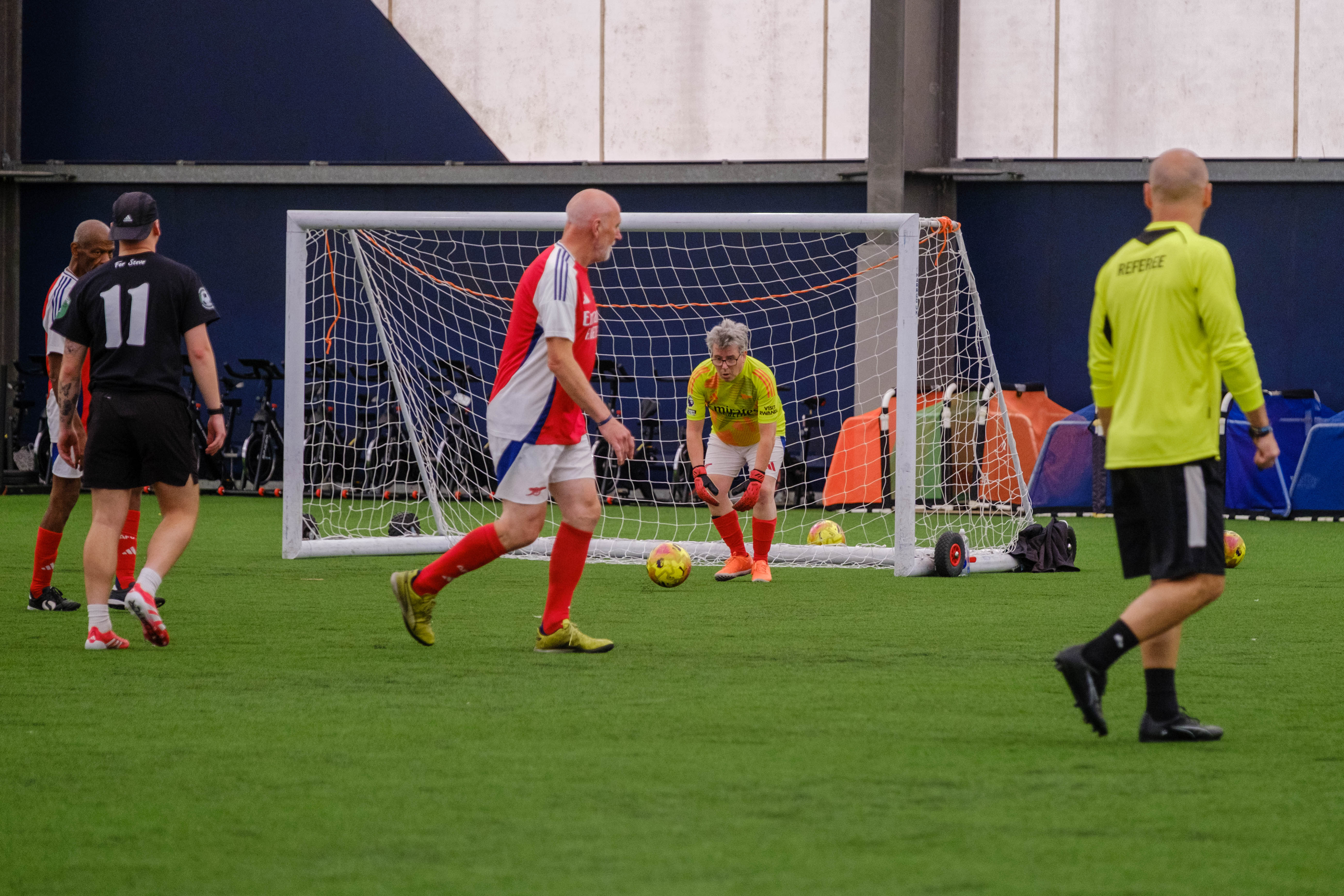 Arsenal goalkeeper rolling the ball out to teammate.