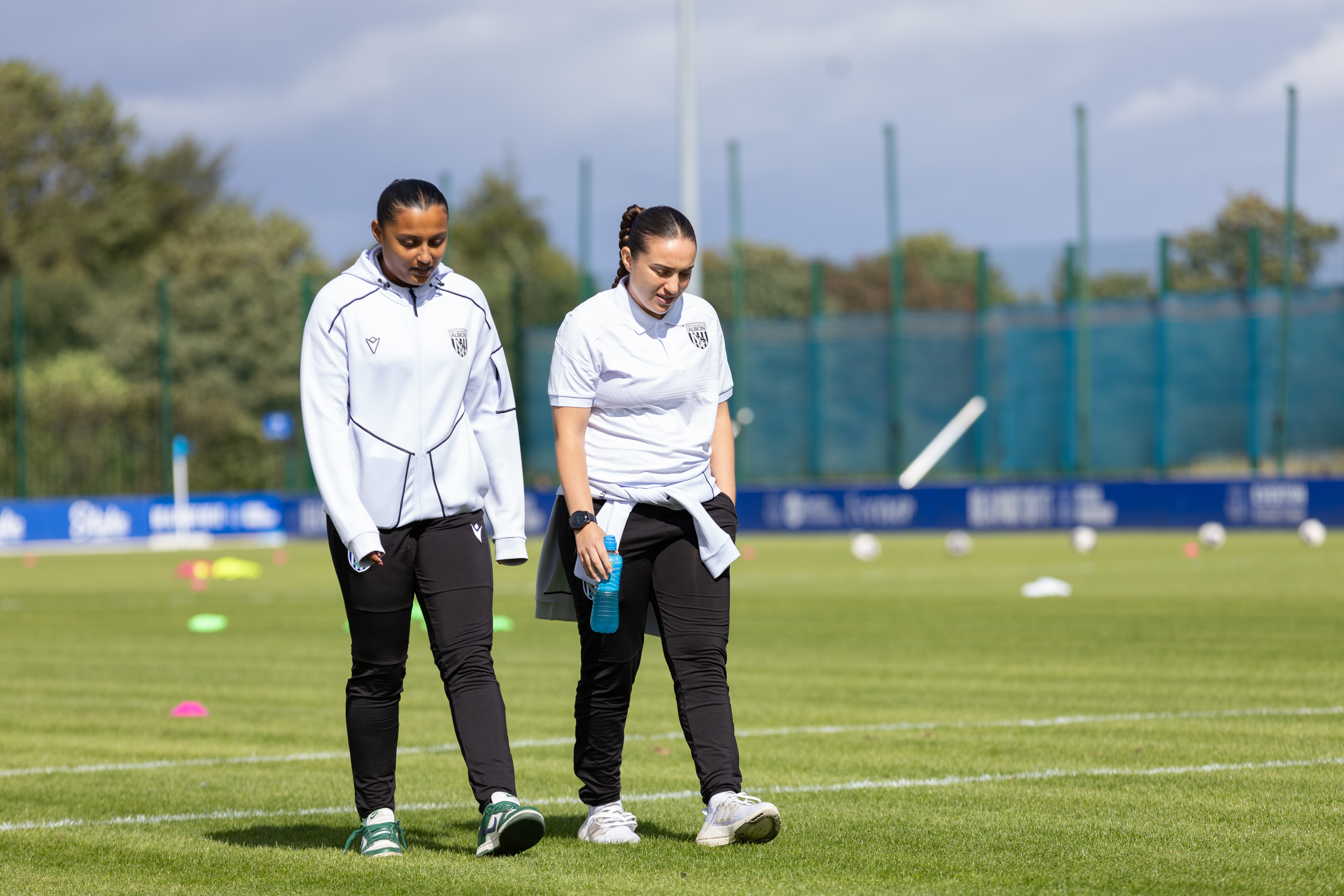 Fran and Sim talking before a game.