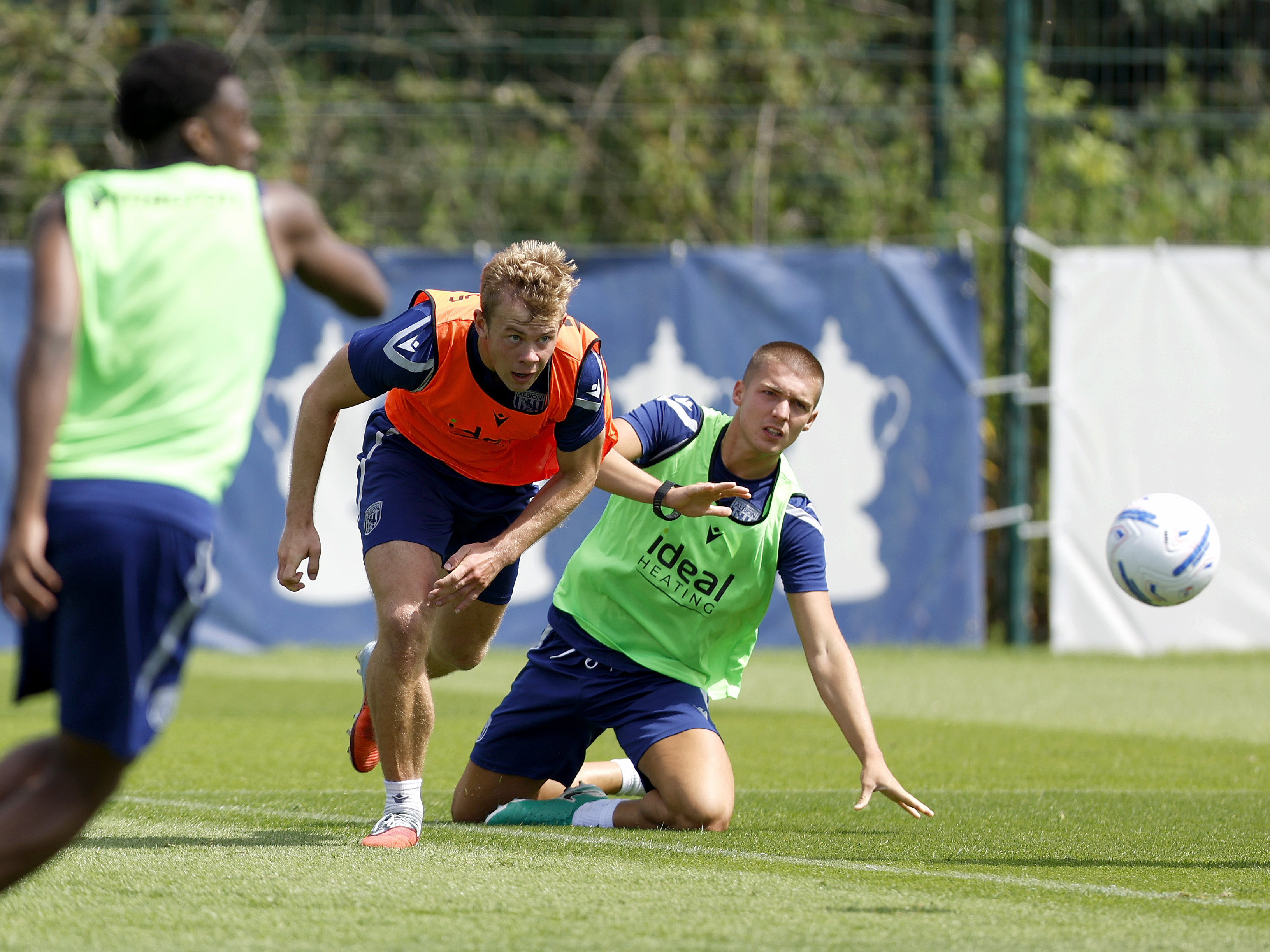 Aune Heggebø and Alfie Gilchrist battling for the ball during a training session