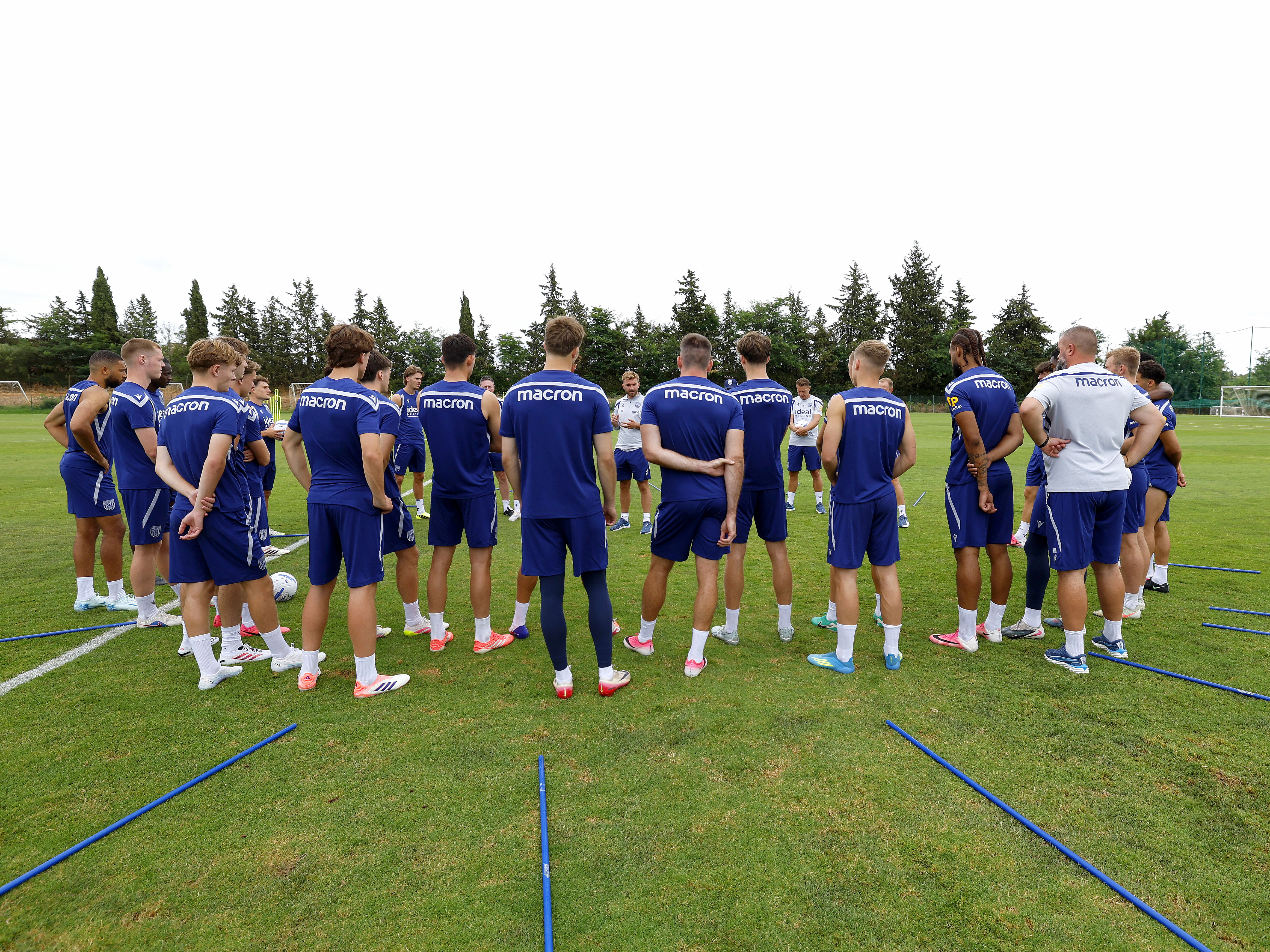 James Morrison chatting to his squad out on the training pitch 