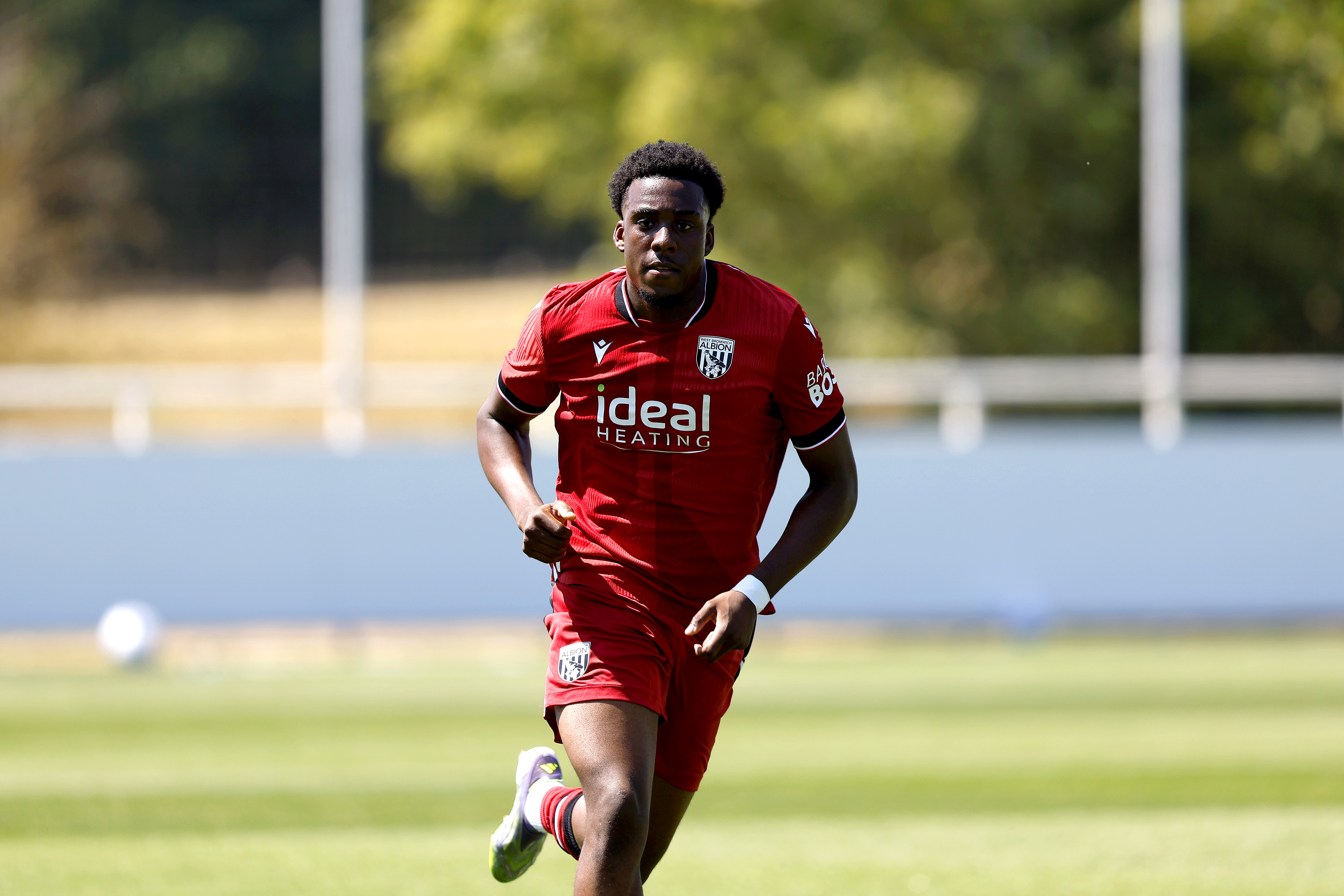 Souleyman Mandey plays in the away kit