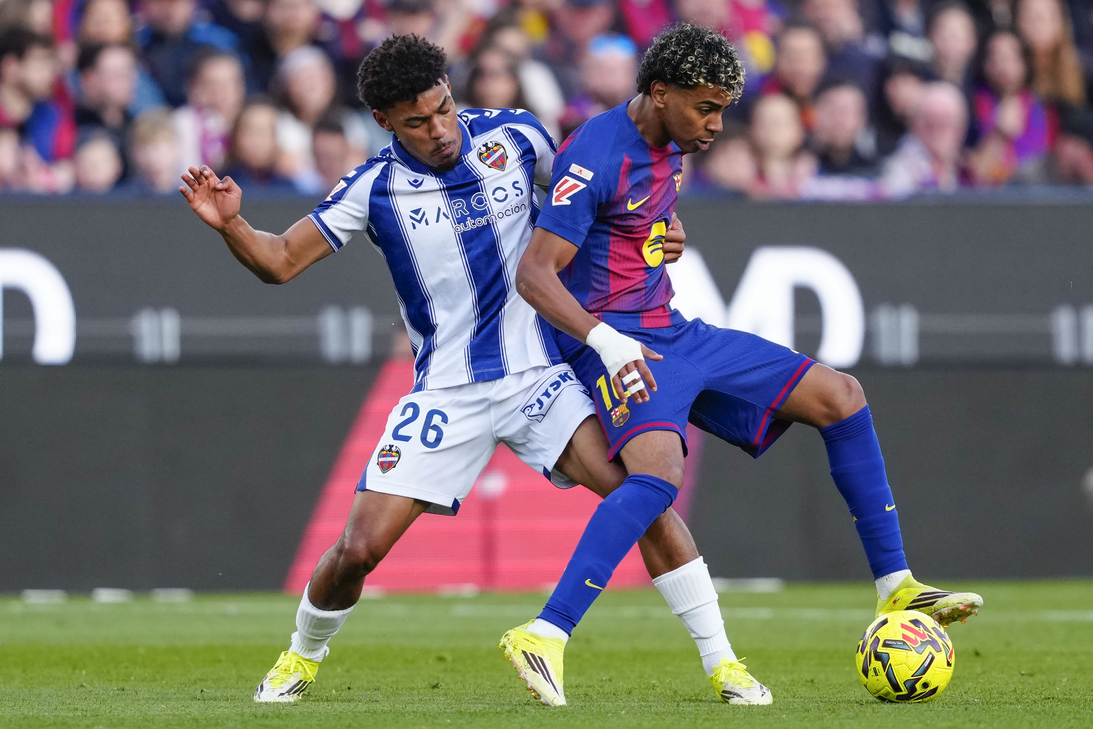 Kareem Tunde against Lamine Yamal.