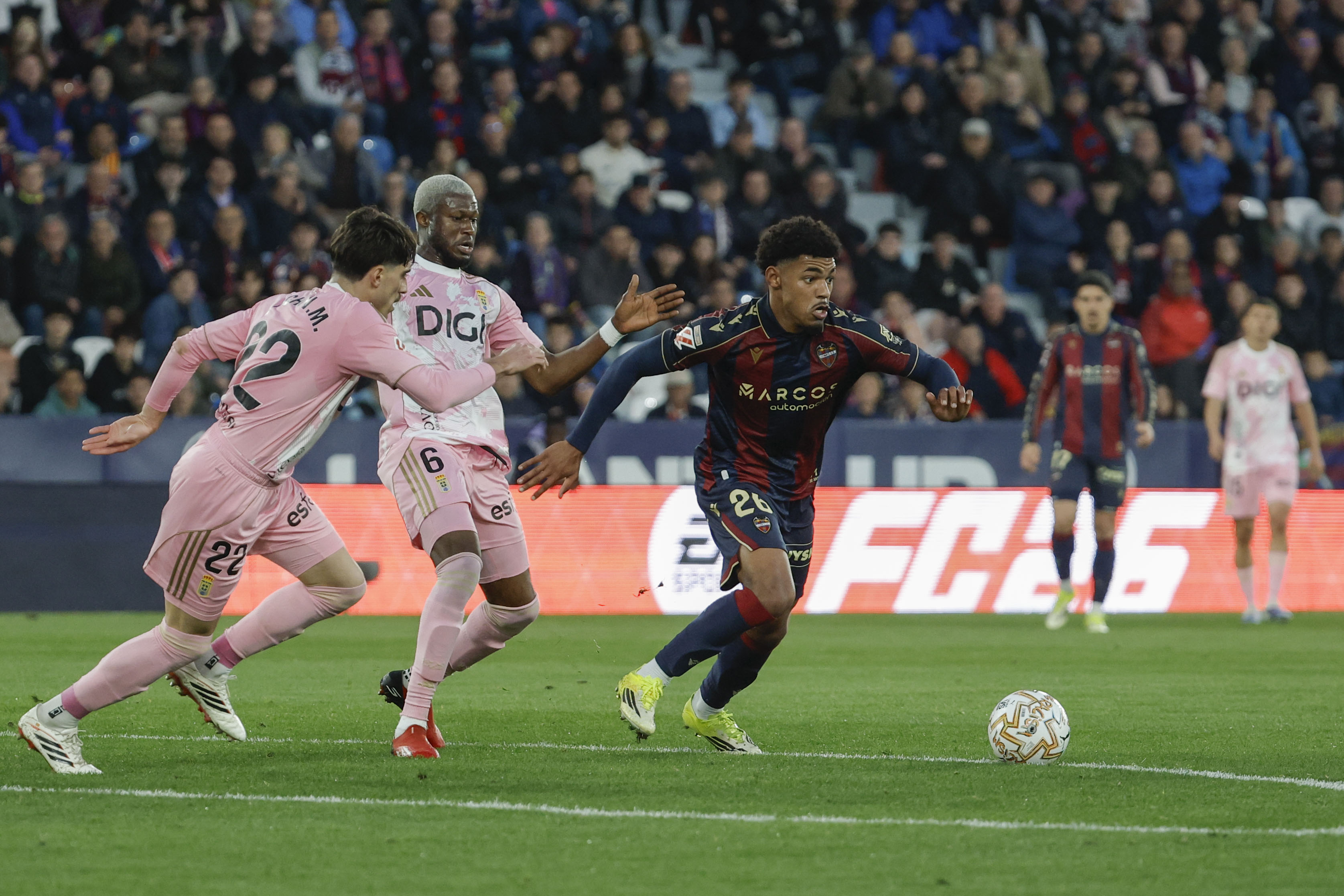 Kareem Tunde in action for Levante 