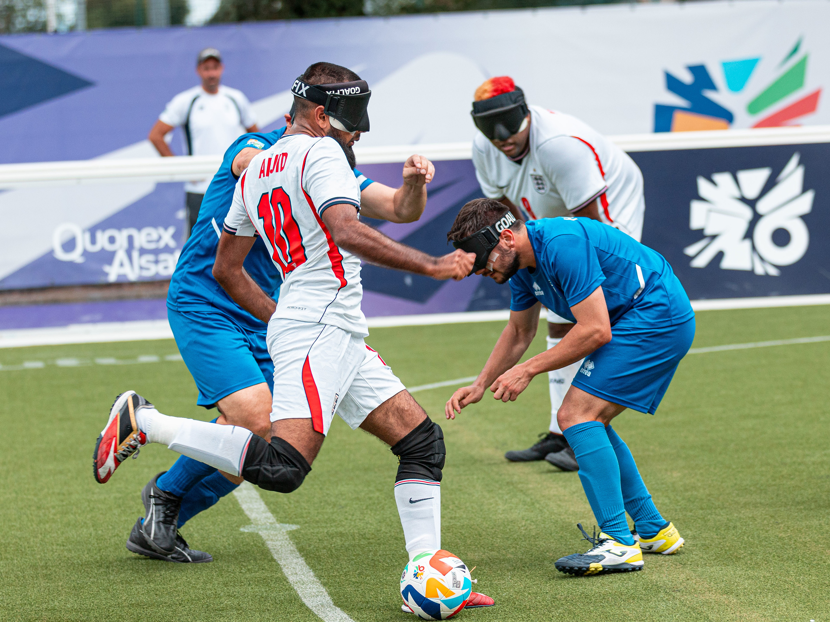 Eesa Amjid plays for England