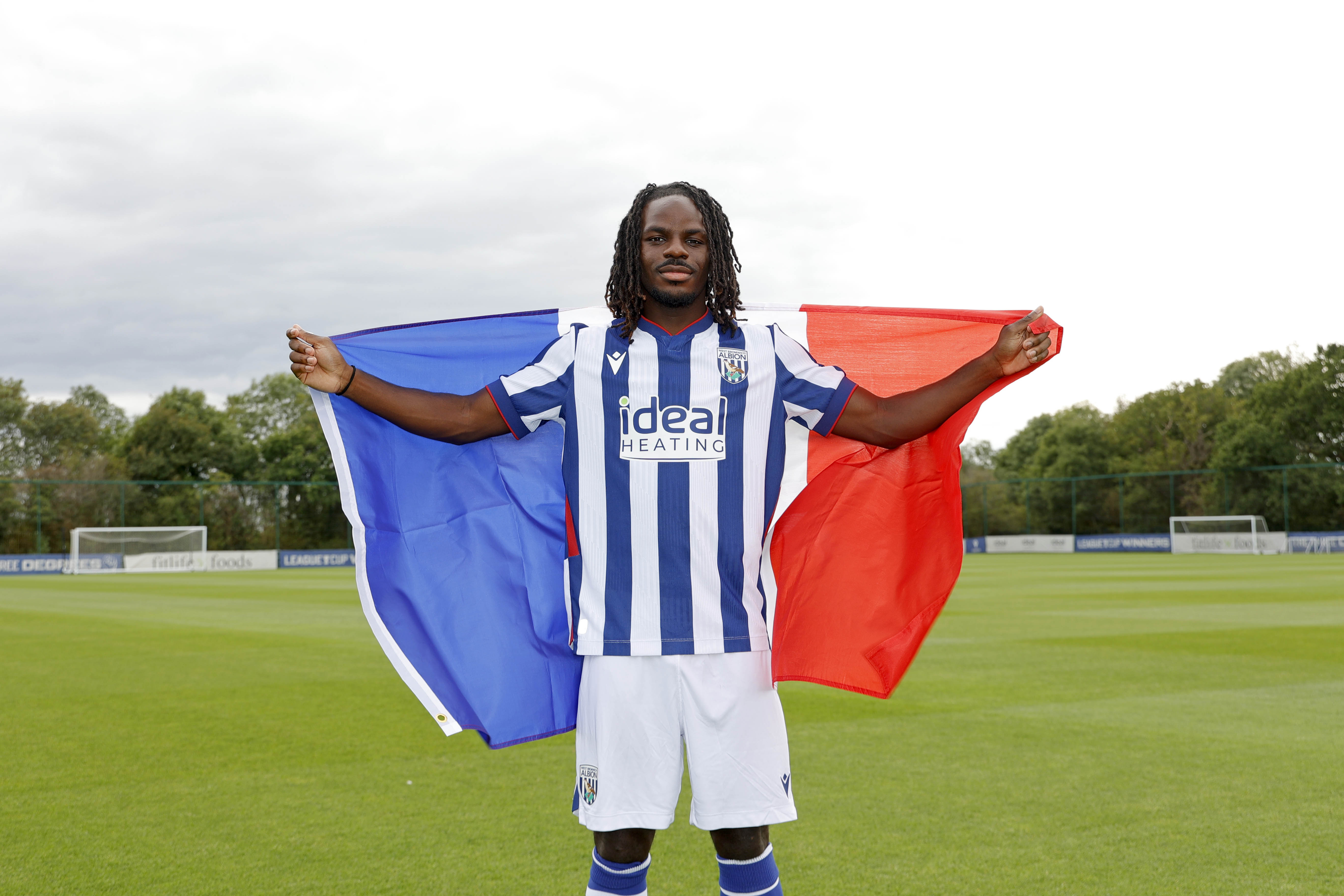 Brayann Pereira poses with a French flag