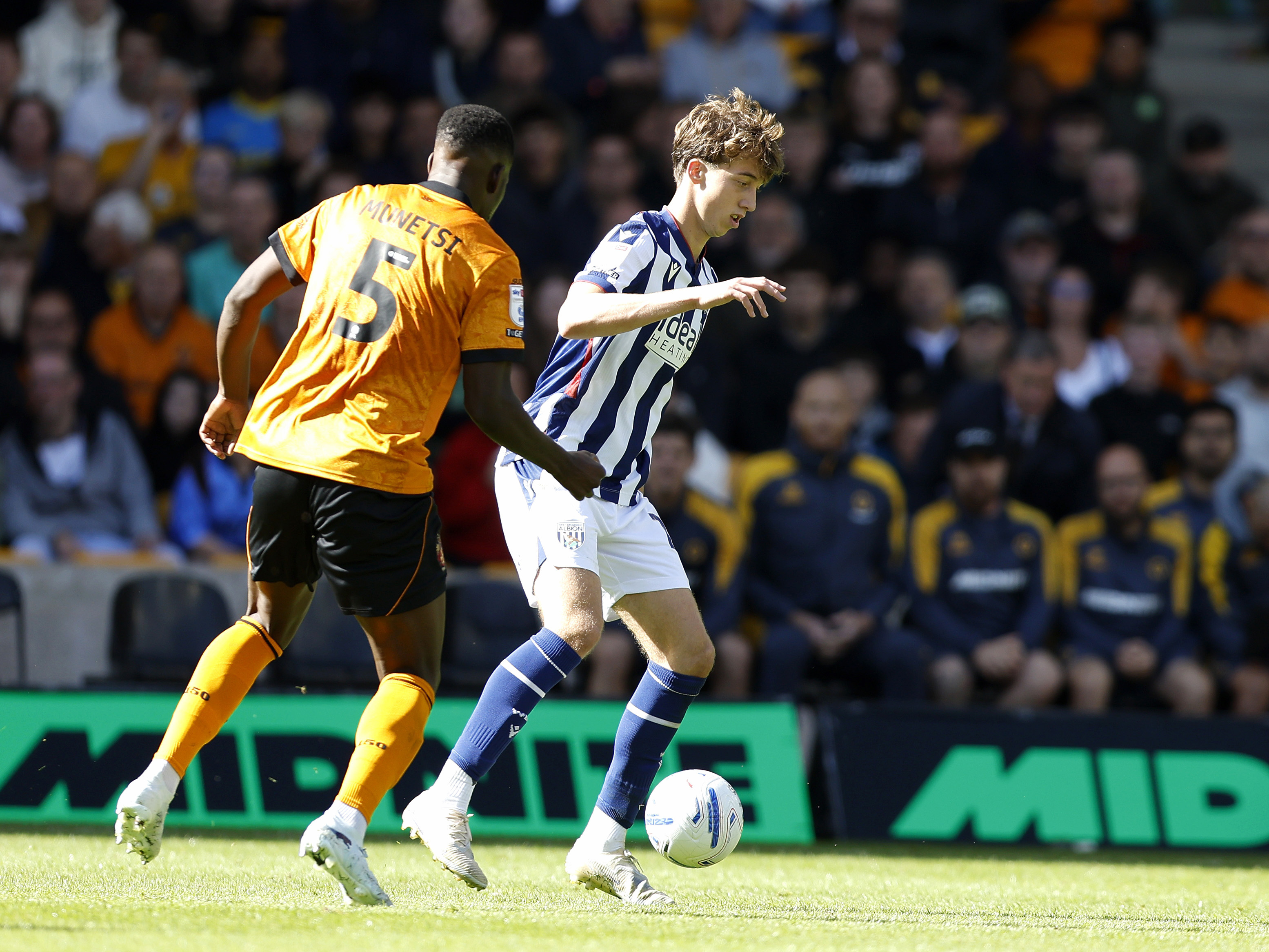 An image of Harry Whitwell on the ball against Wolves