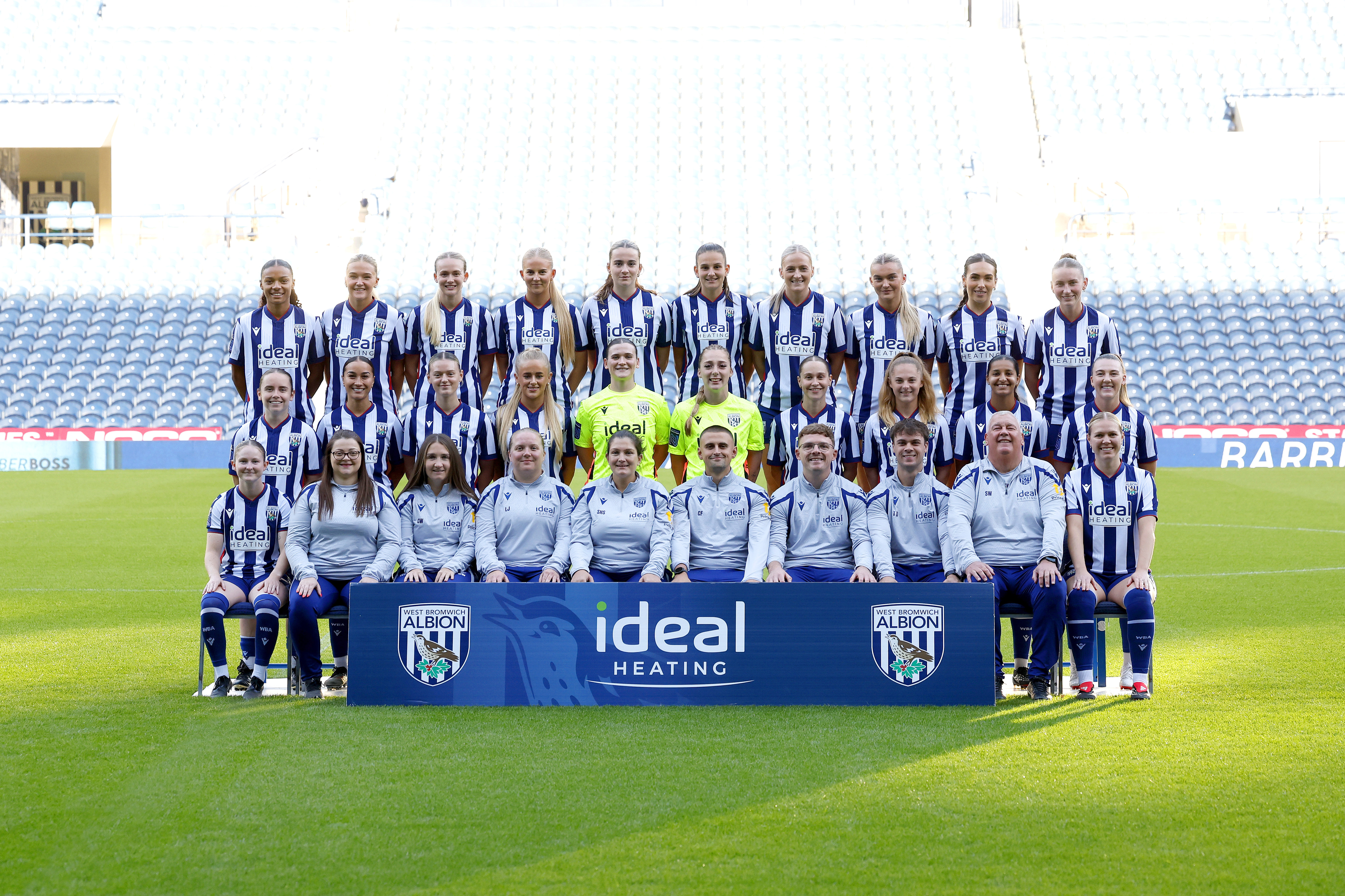 Albion Women squad photo.