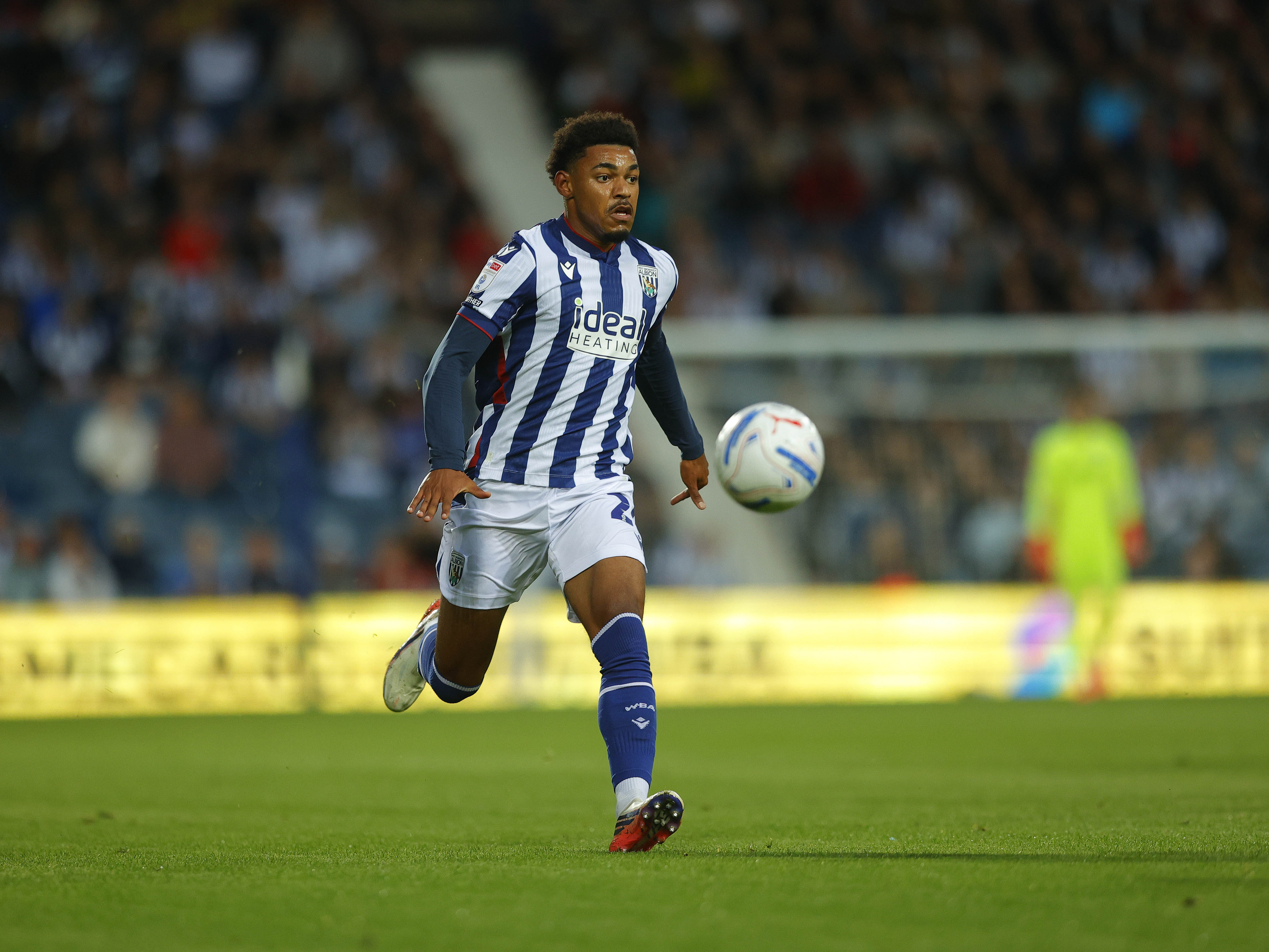 An image of Kareem Tunde playing against Charlton