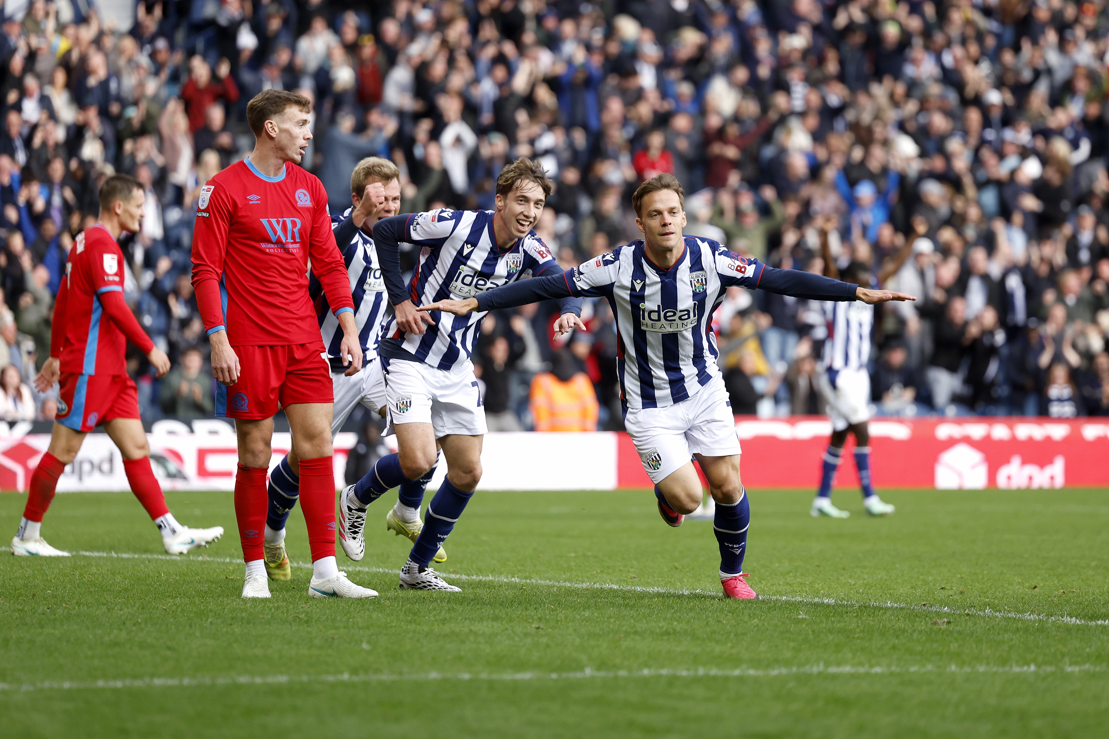 Felix Horn Myhre celebrates his goal