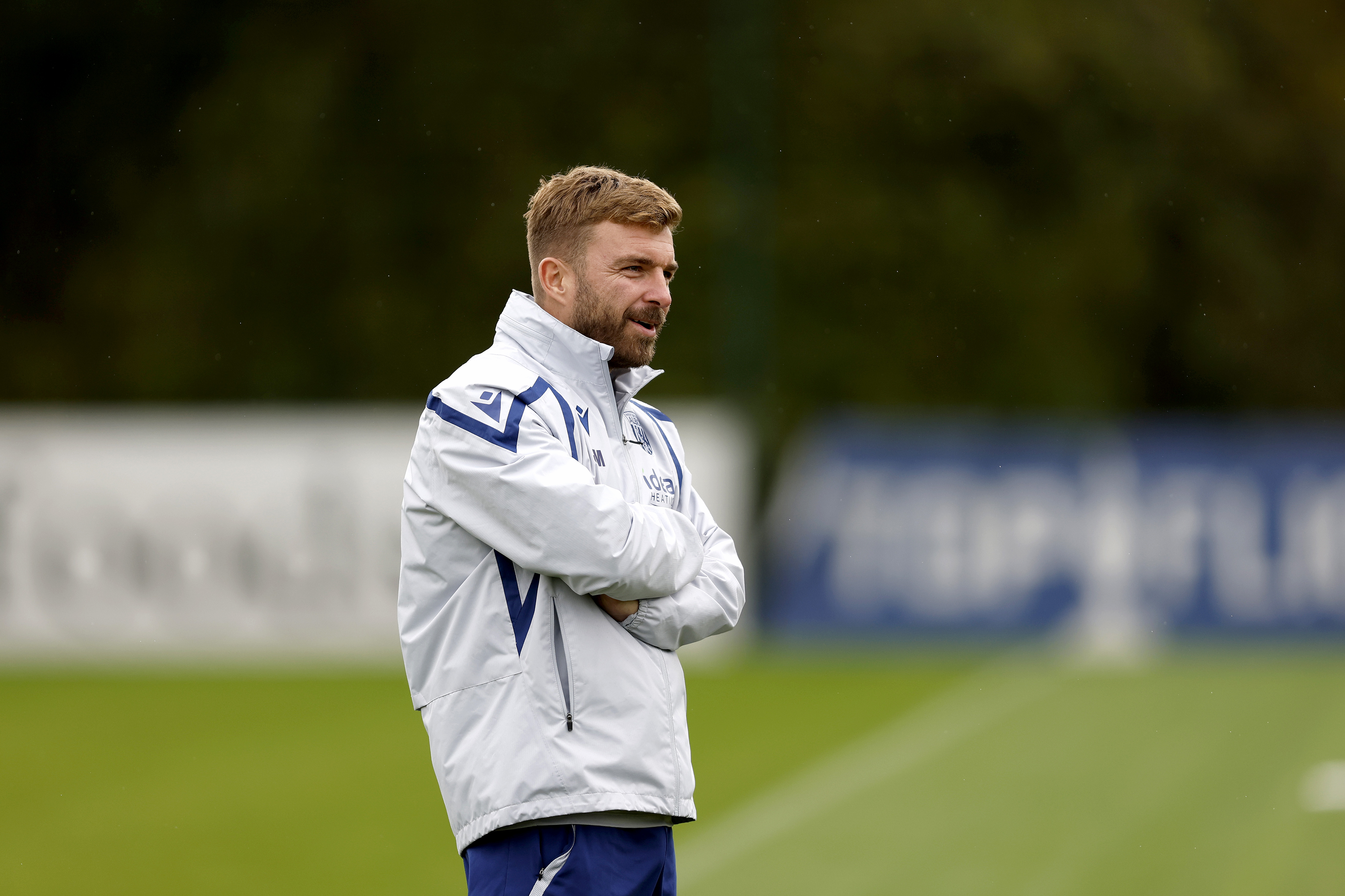 James Morrison watches training