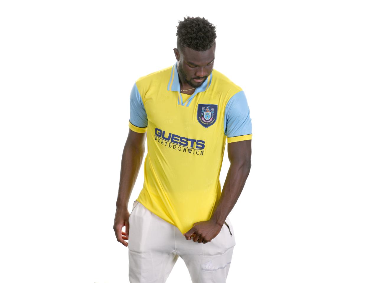 Daryl Dike wears 95-97 Away Retro