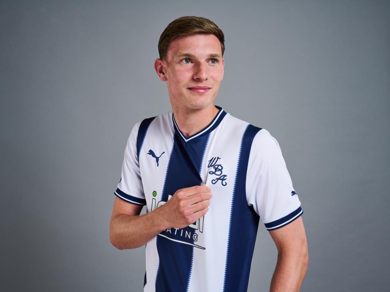 Players model 22/23 Home kit