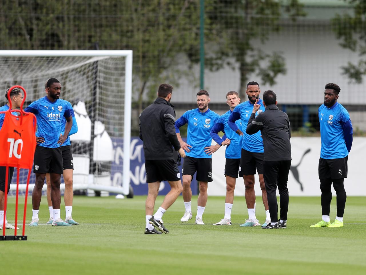Carlos Corberán coaching several defenders in training 