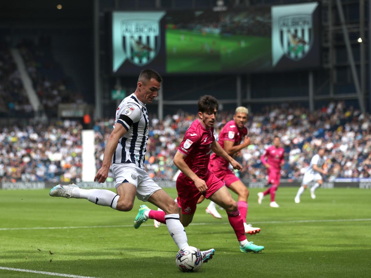 Jed Wallace in action against Swansea City