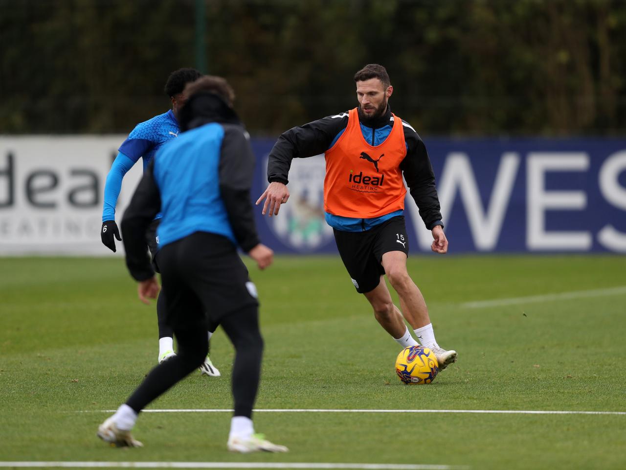Erik Pieters on the ball in training 