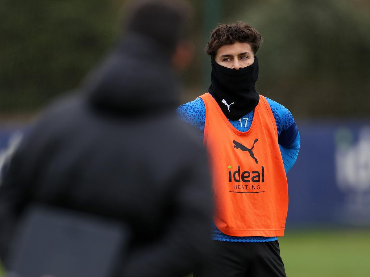 Jeremy Sarmiento wearing a snood in training 