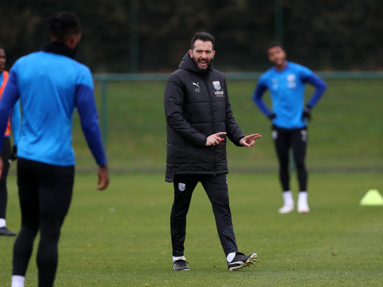 Carlos Corberán coaching in the middle of a session