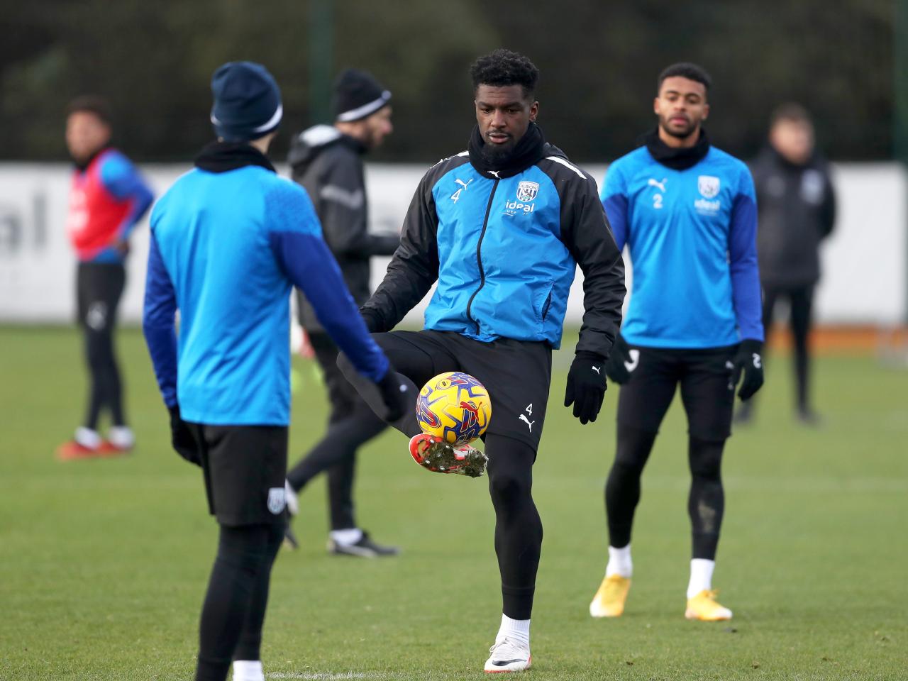 Cedric Kipre juggling the ball in training 