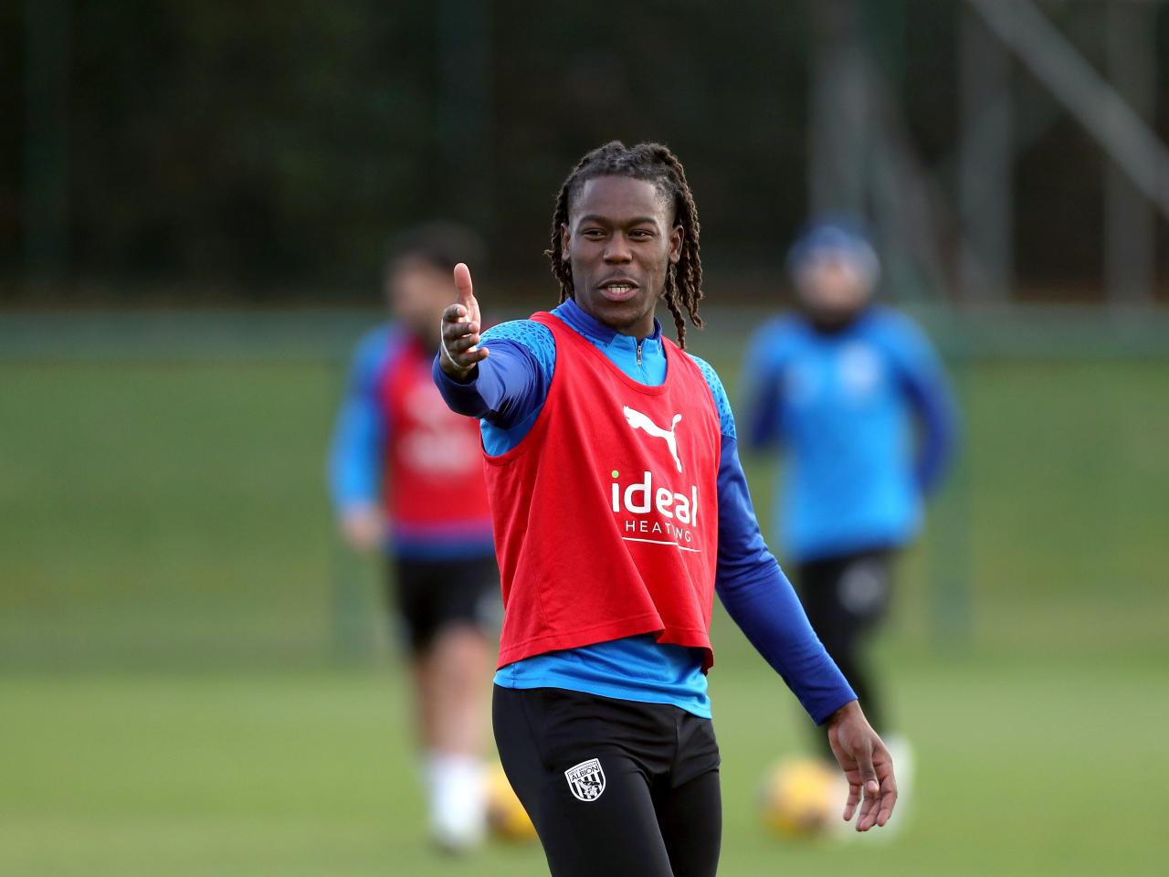 Brandon Thomas-Asante pointing during training 