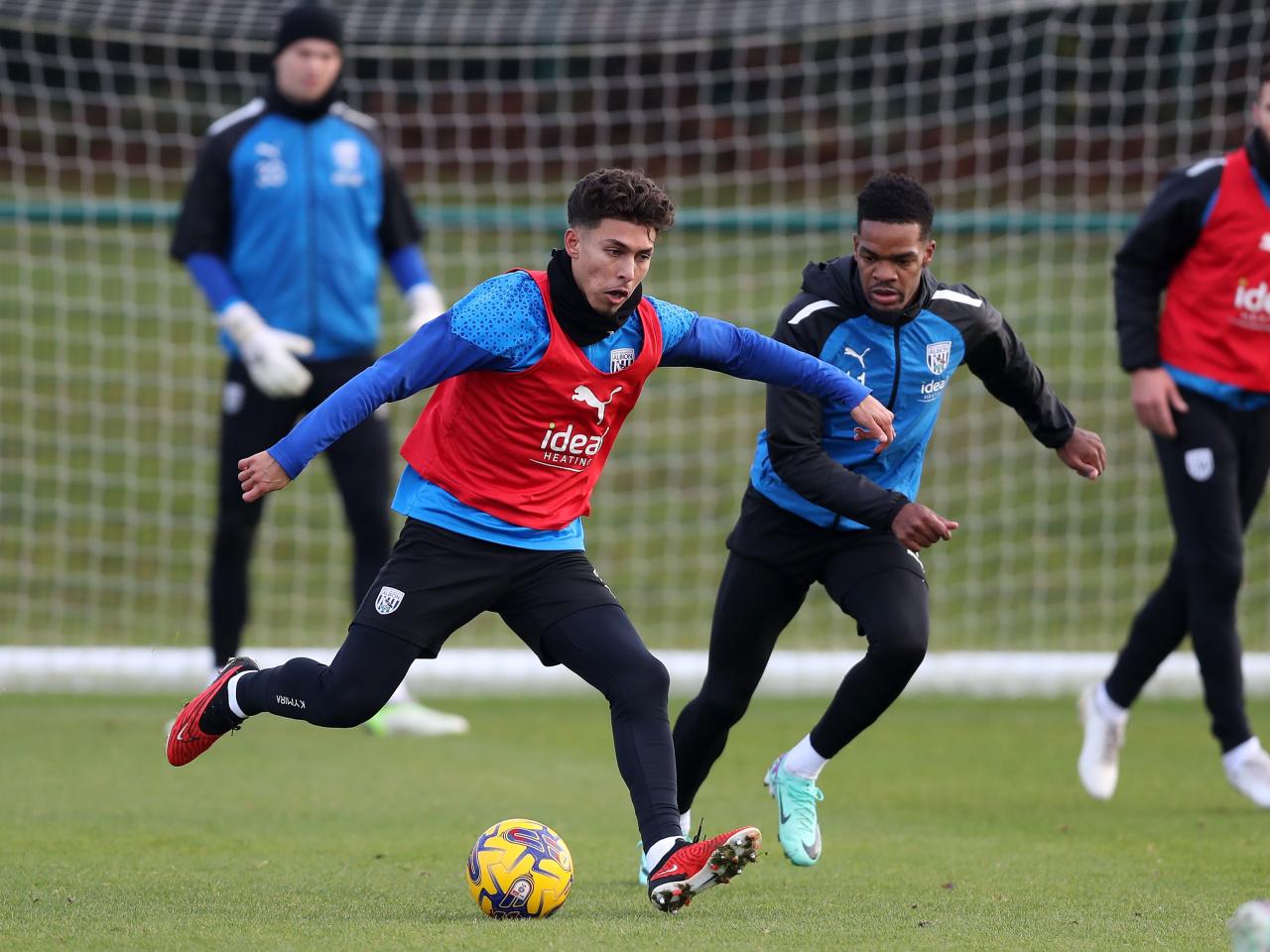 Jeremy Sarmiento keeping the ball safe away from Grady Diangana