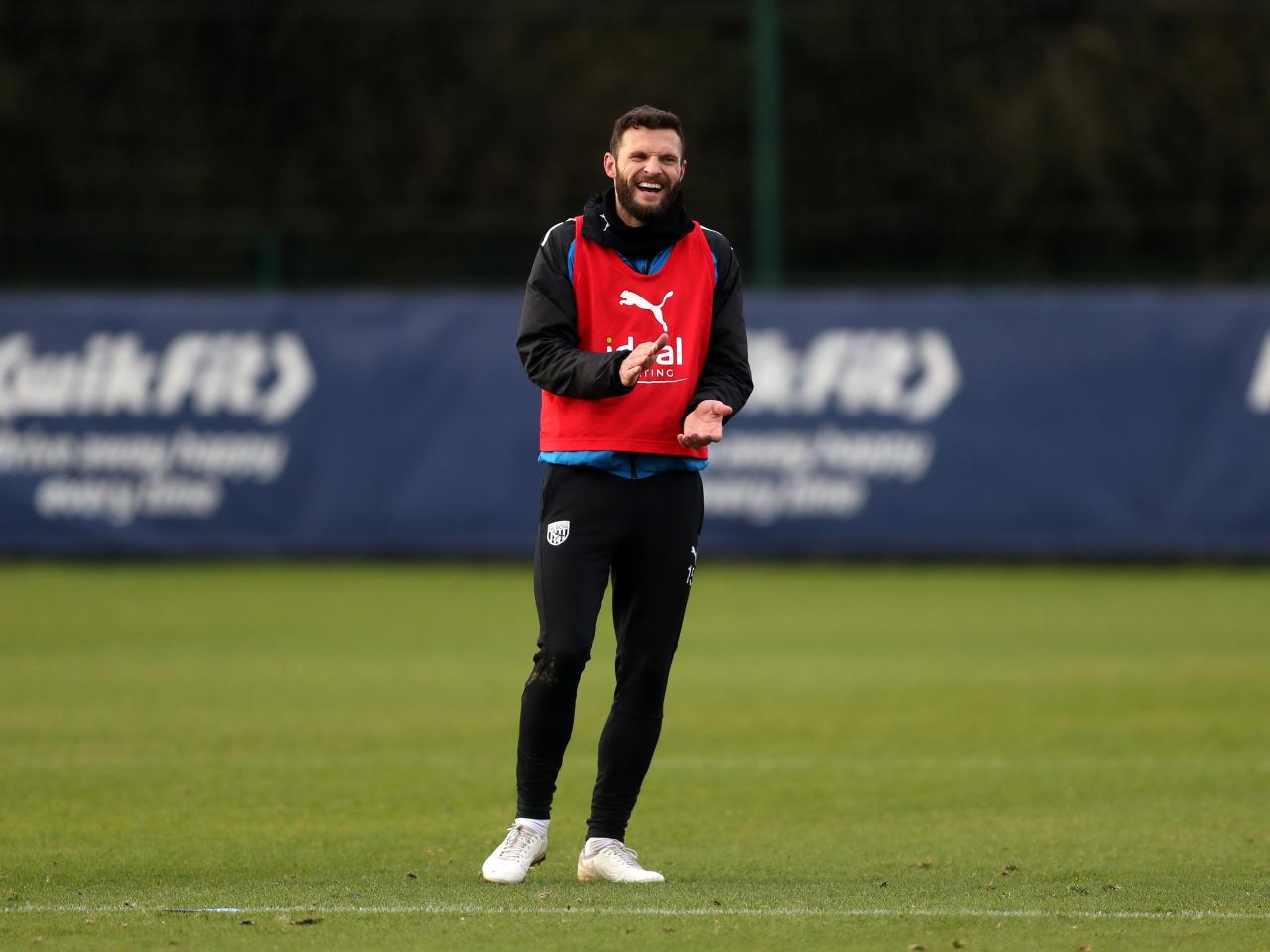 Erik Pieters laughing in training 