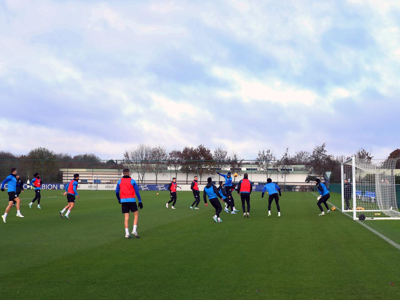 A general wide view of the training session 