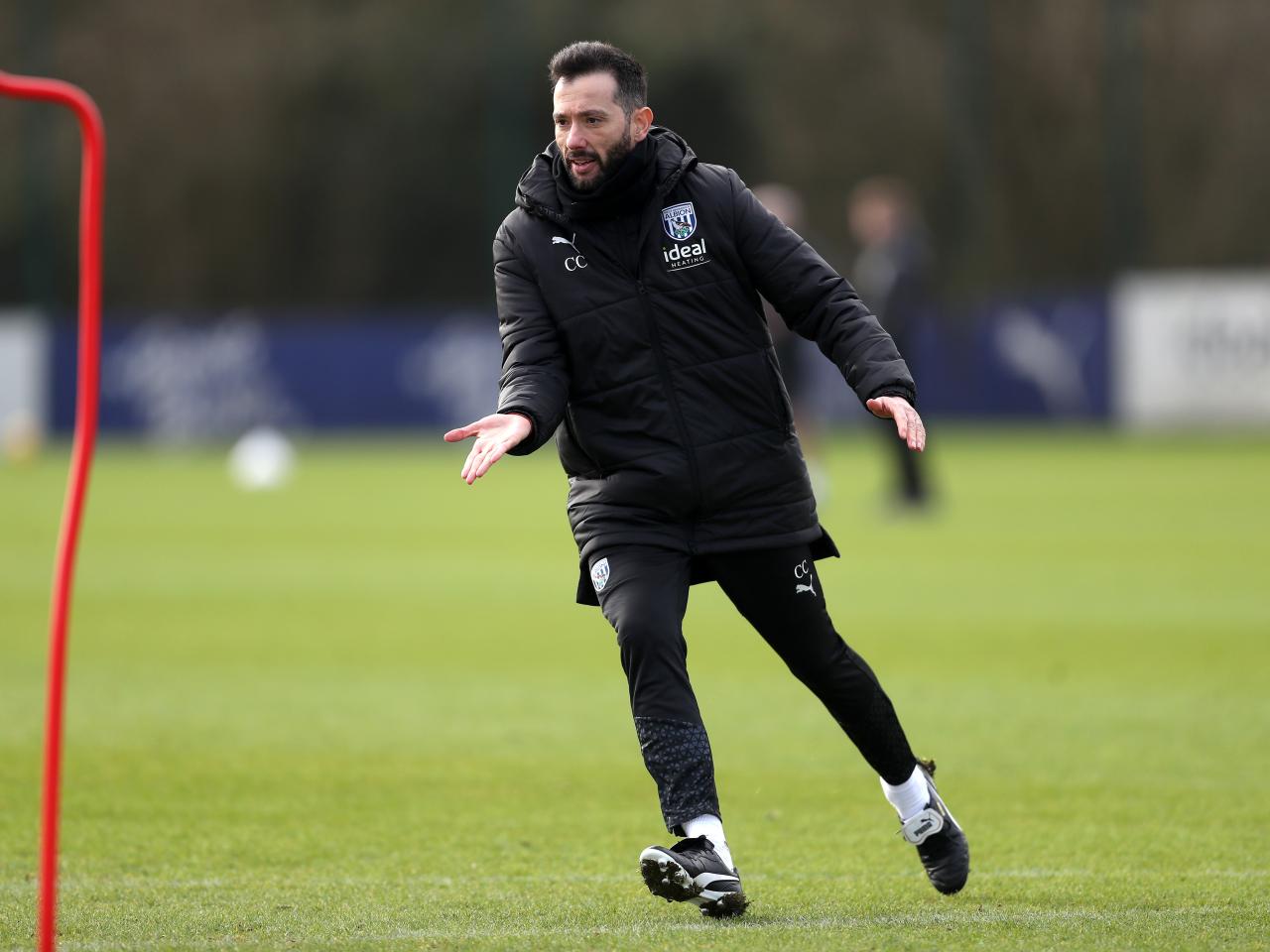 Carlos Corberán watching training 