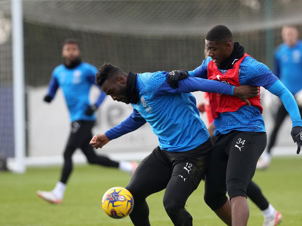 Daryl Dike shielding the ball in training