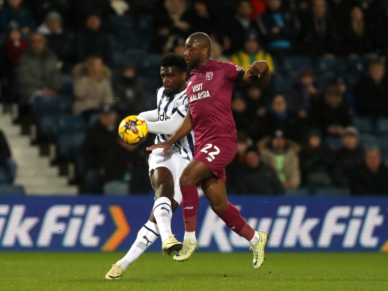 Cedric Kipre passing the ball during the game against Cardiff City