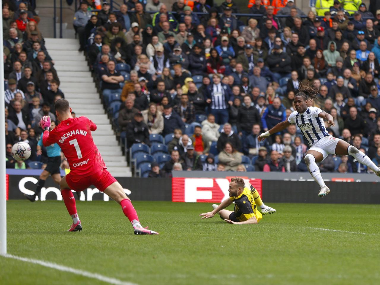 Brandon Thomas-Asante shoots and scores against Watford 